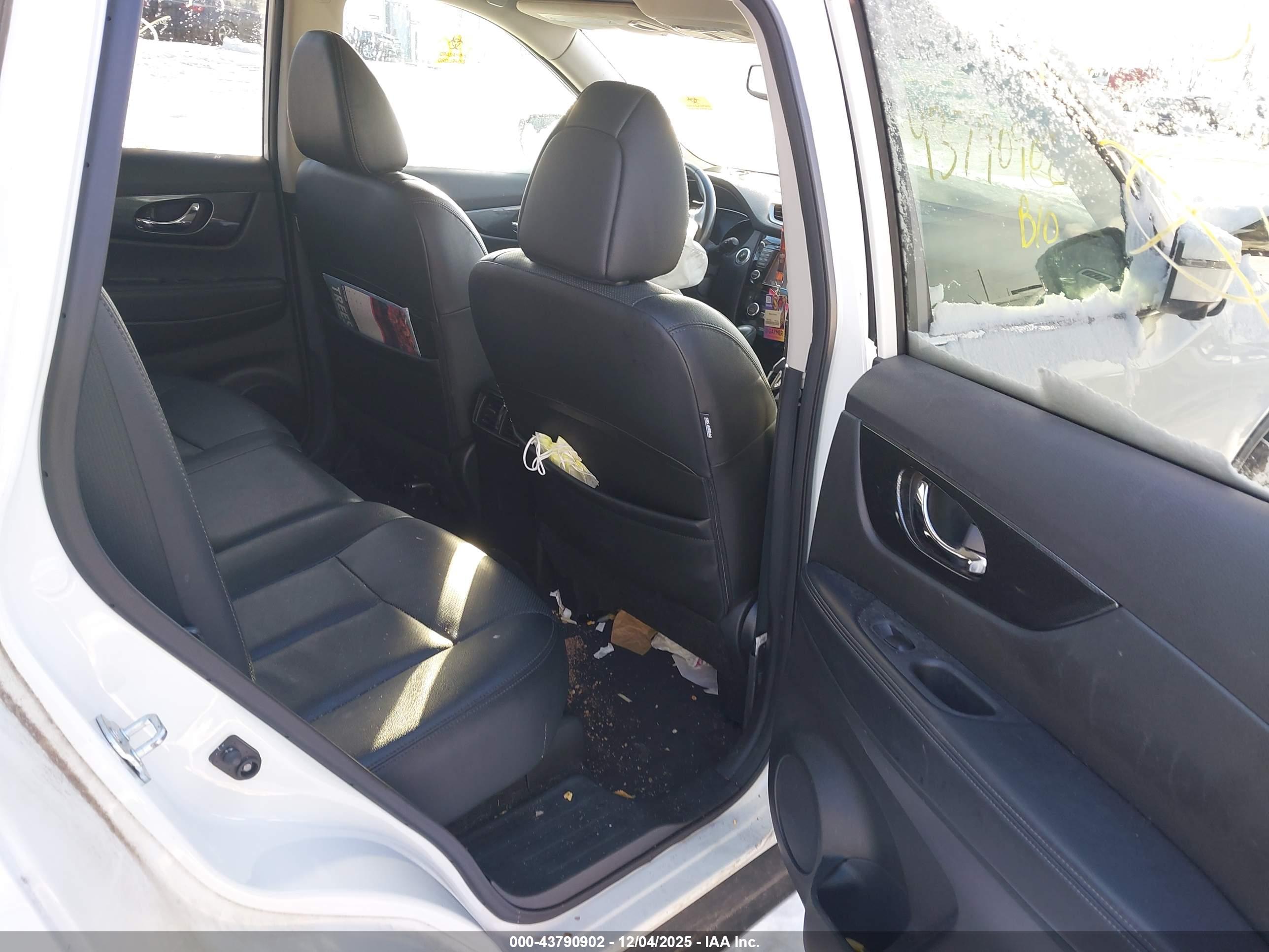 NISSAN ROGUE image 8
