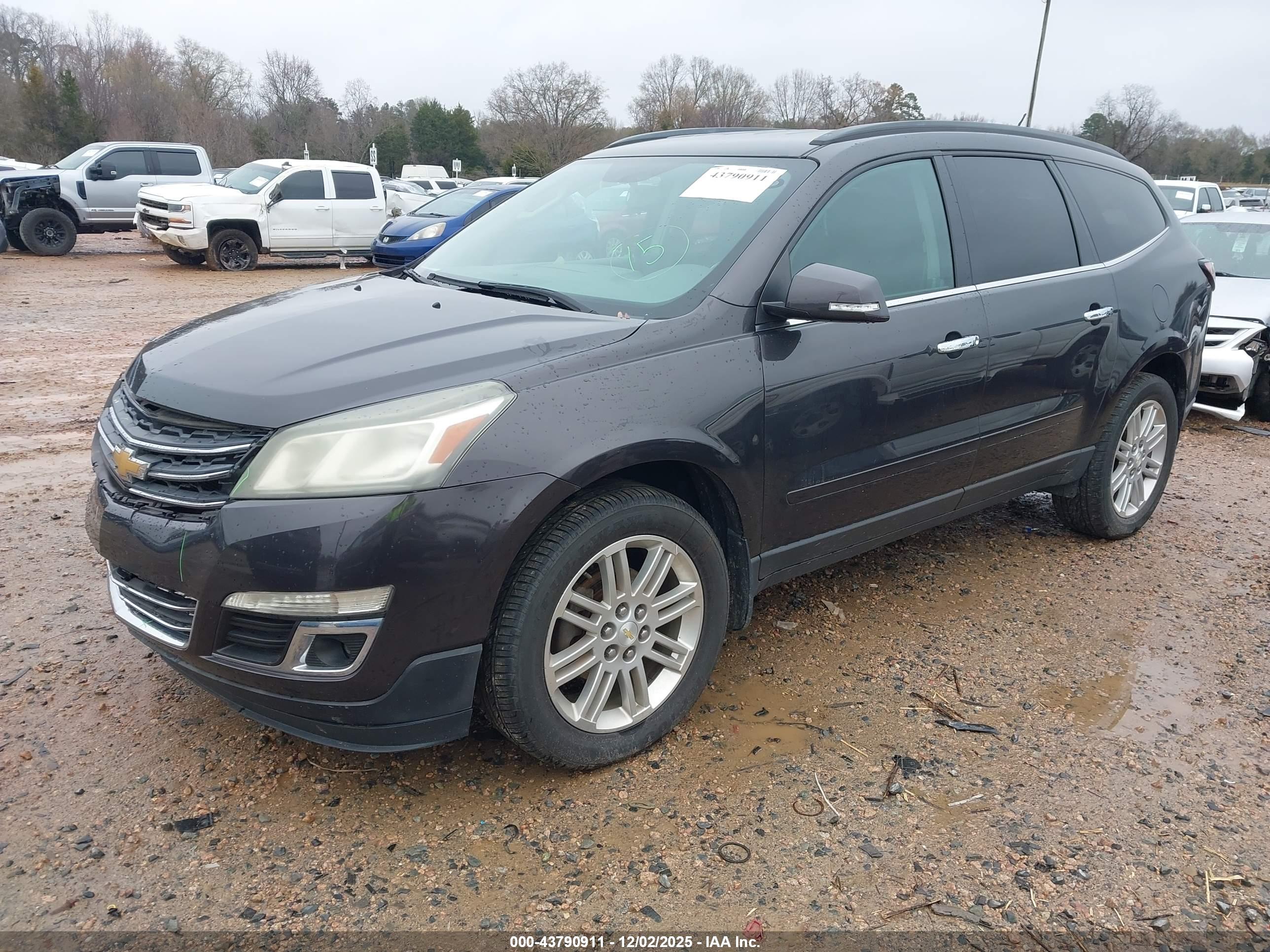 CHEVROLET TRAVERSE image 2