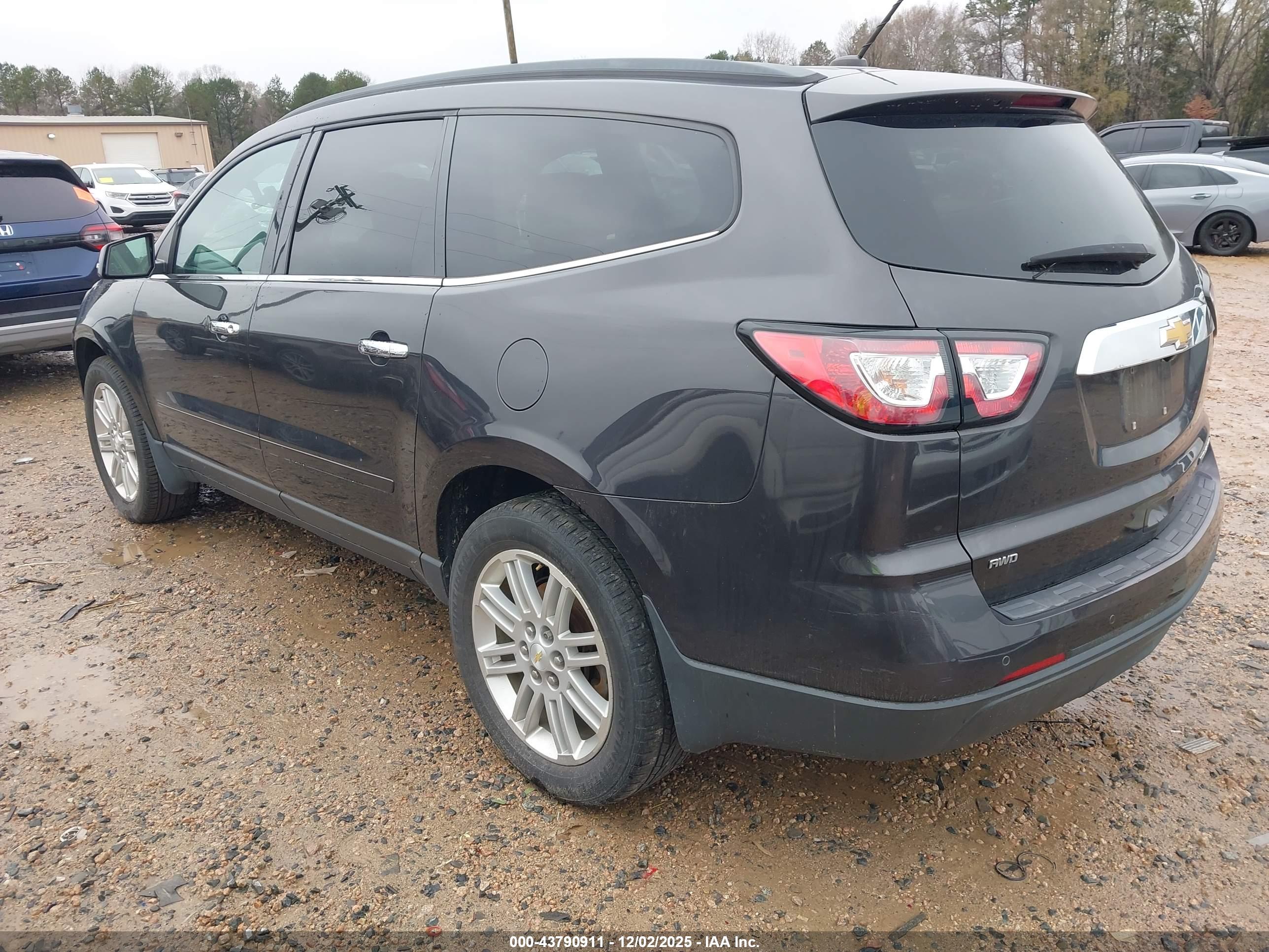 CHEVROLET TRAVERSE image 3