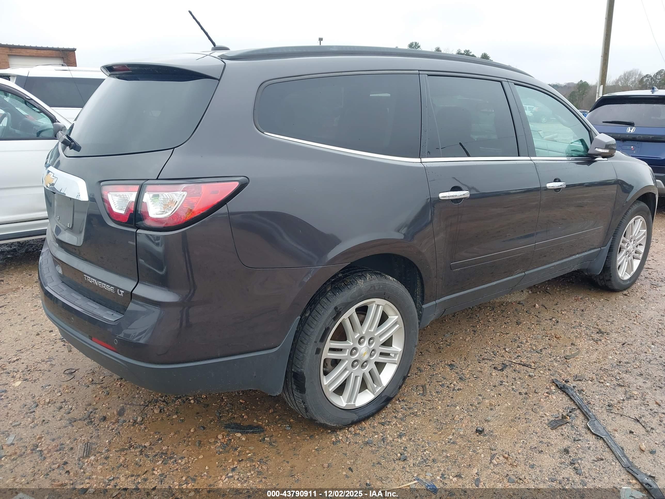 CHEVROLET TRAVERSE image 4