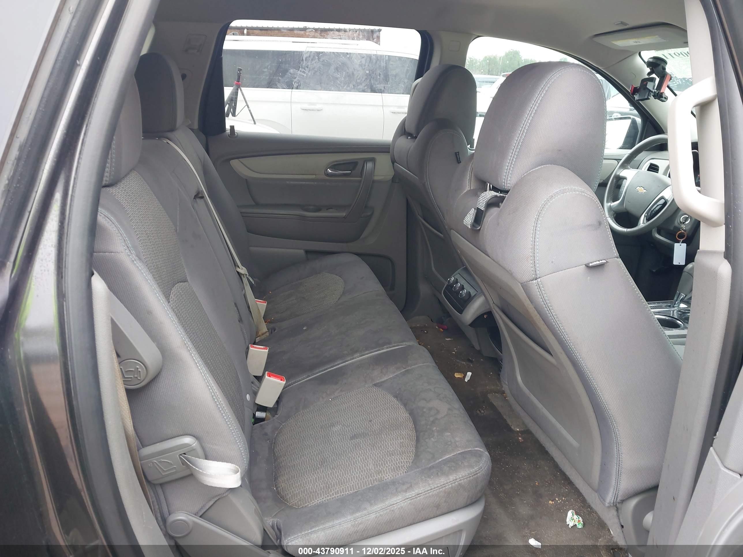 CHEVROLET TRAVERSE image 8