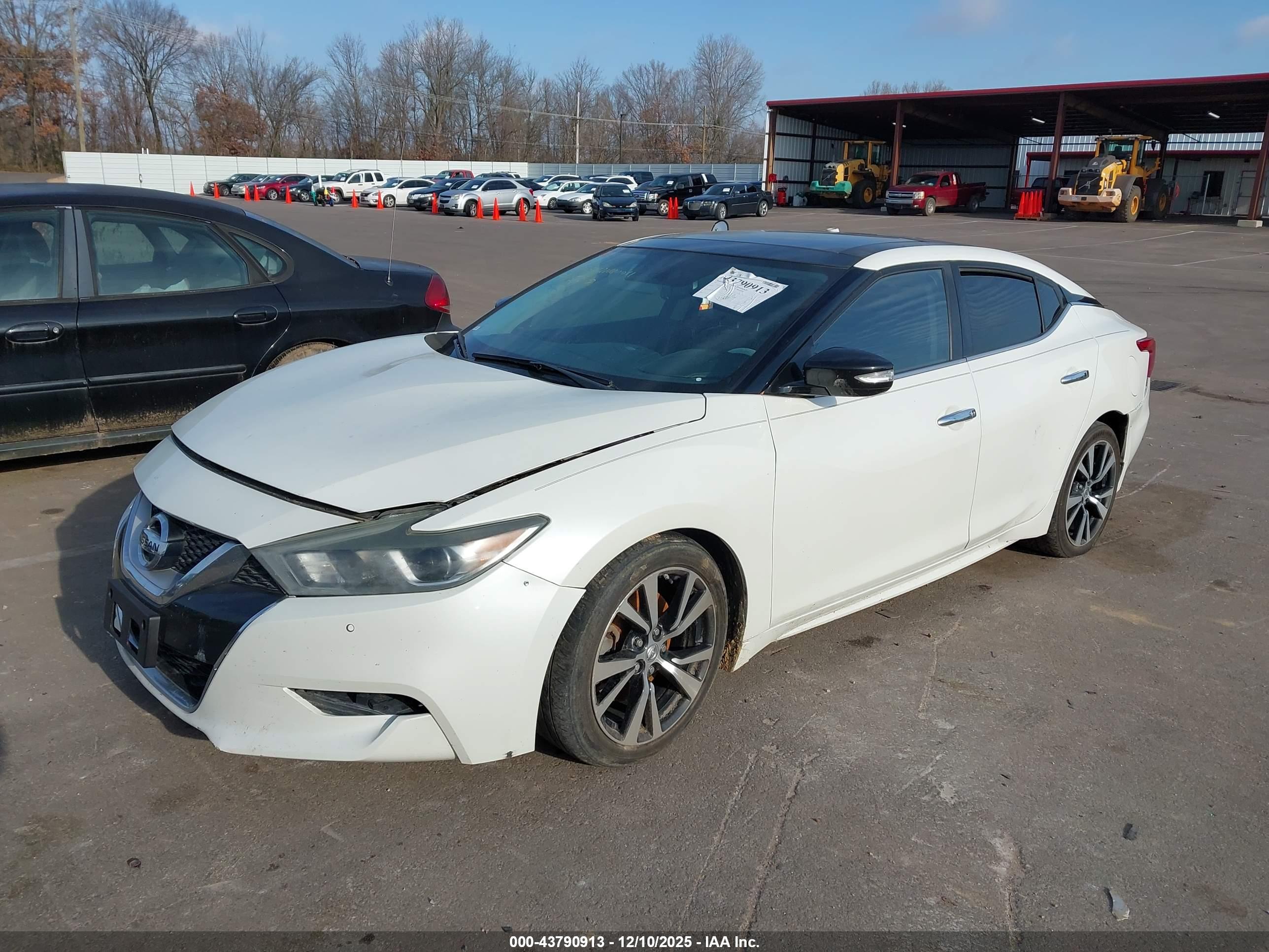 NISSAN MAXIMA image 2
