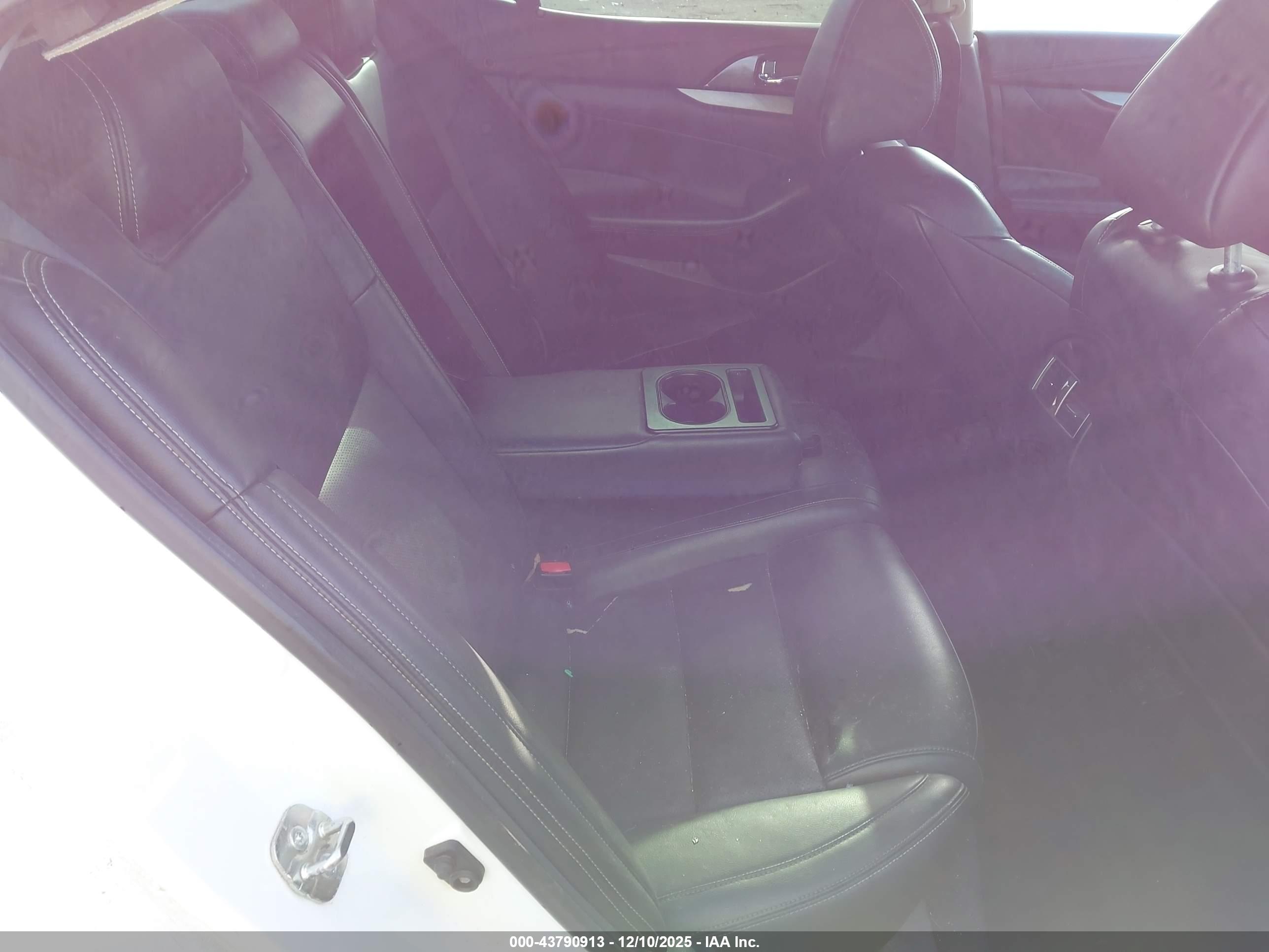 NISSAN MAXIMA image 8