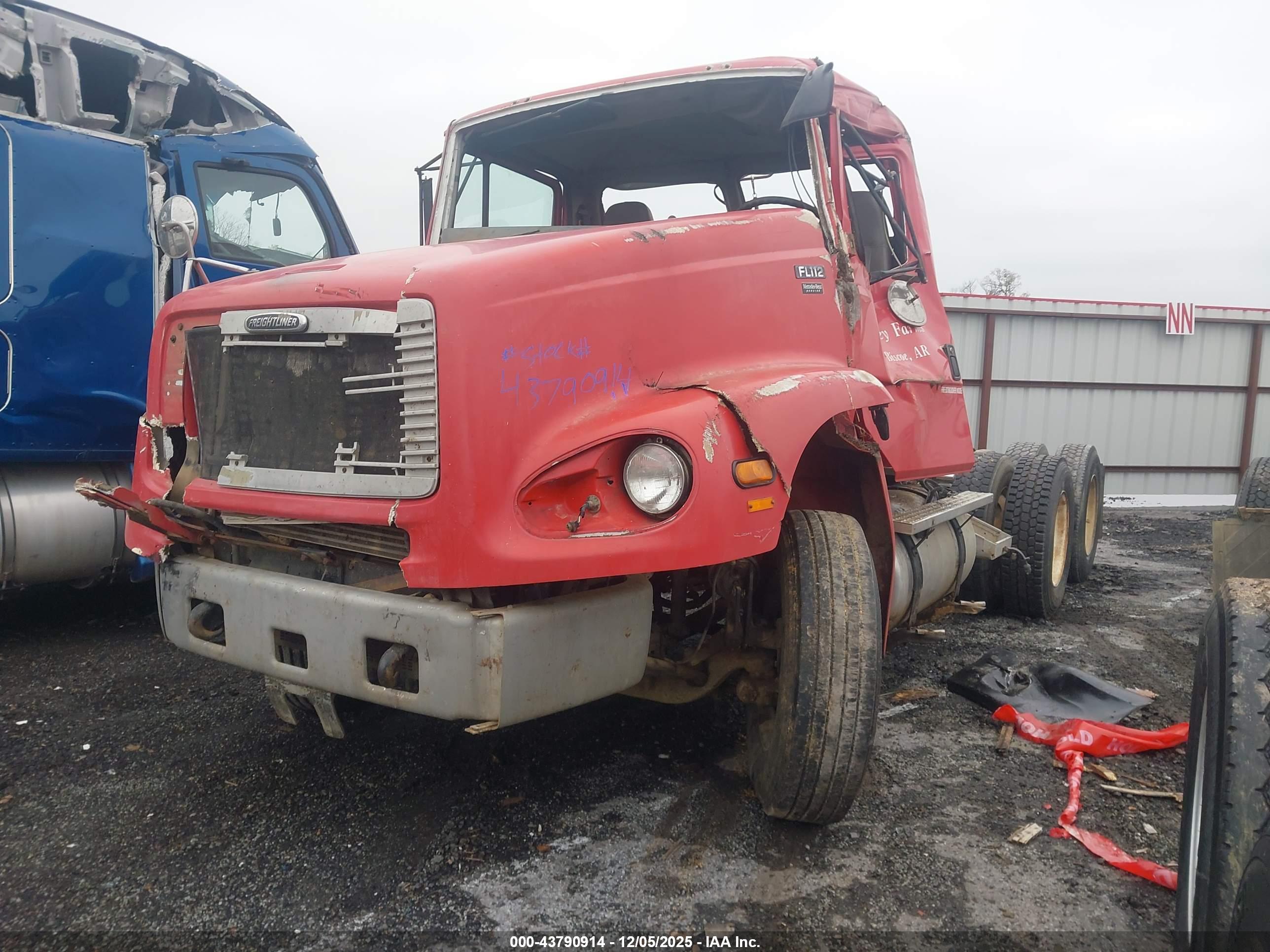 FREIGHTLINER MEDIUM image 2