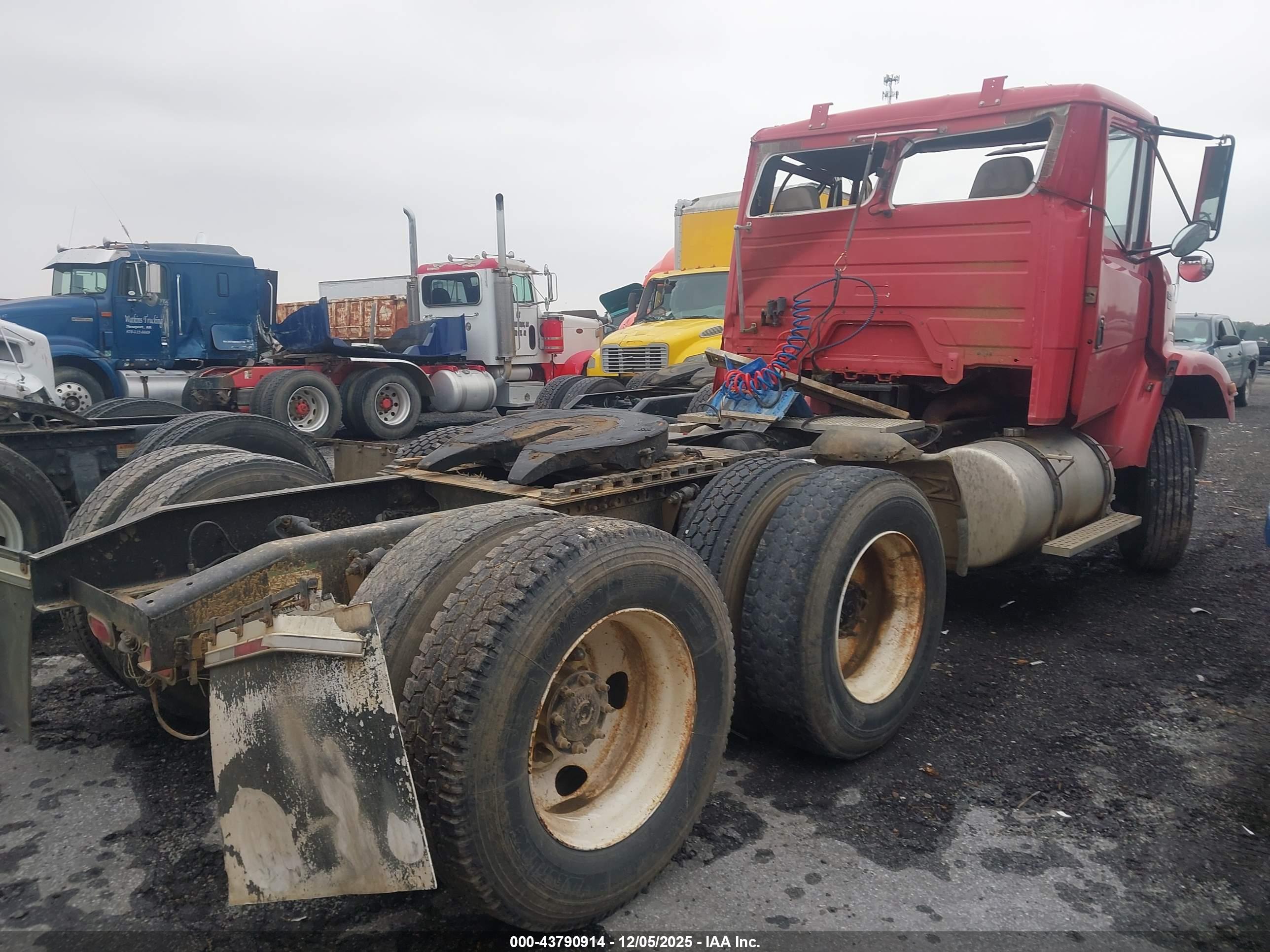 FREIGHTLINER MEDIUM image 4