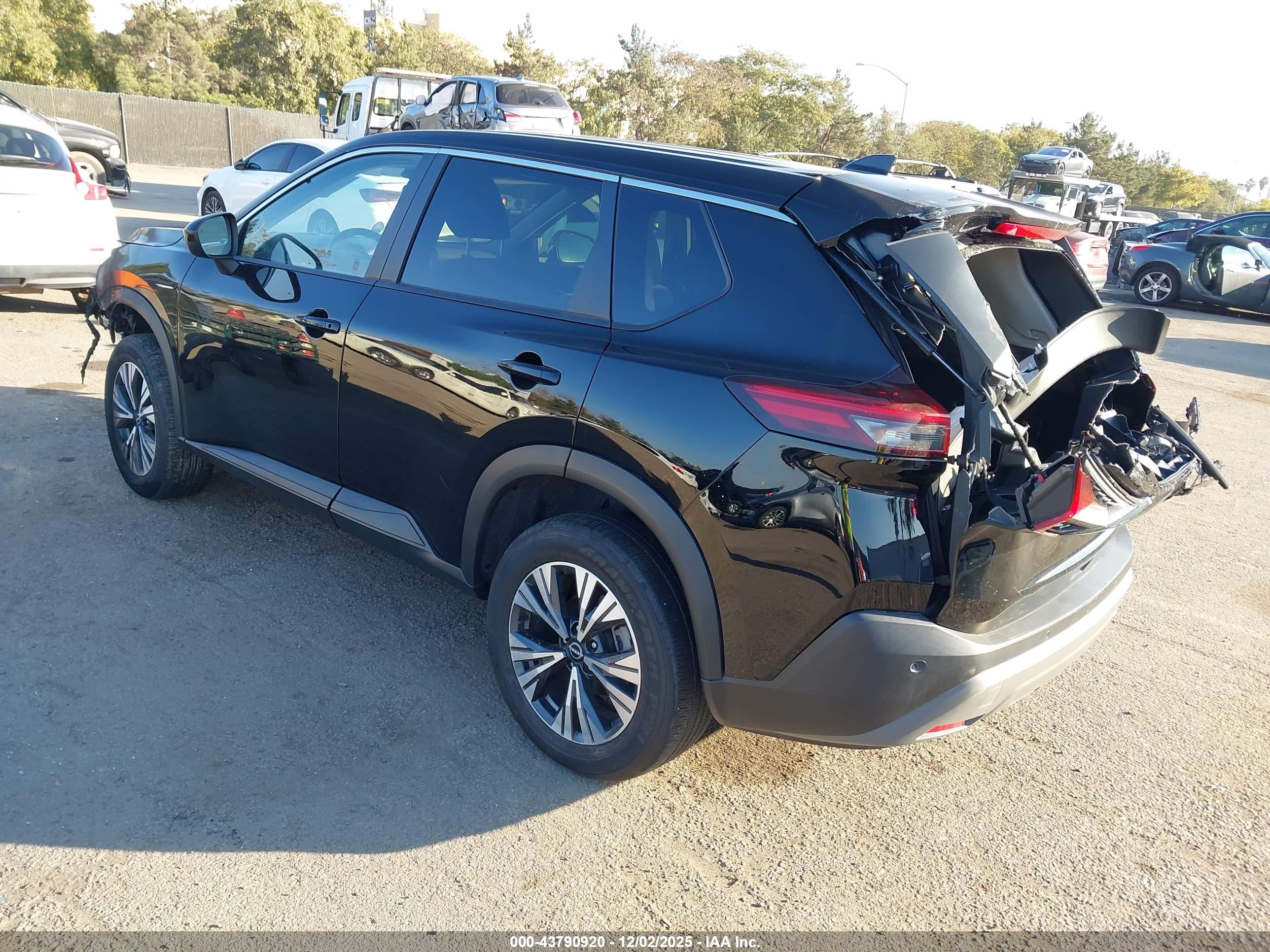 NISSAN ROGUE image 3
