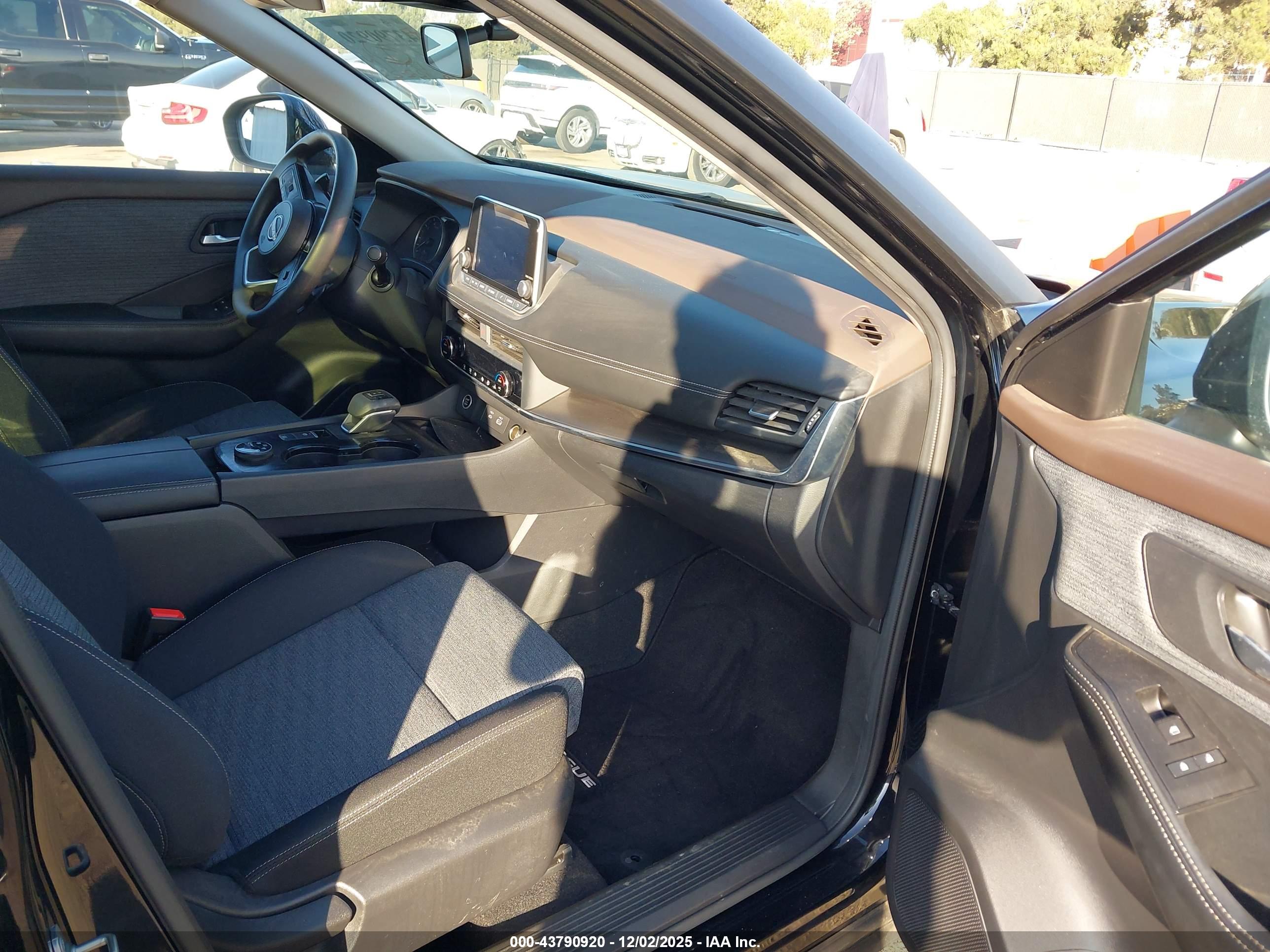 NISSAN ROGUE image 5