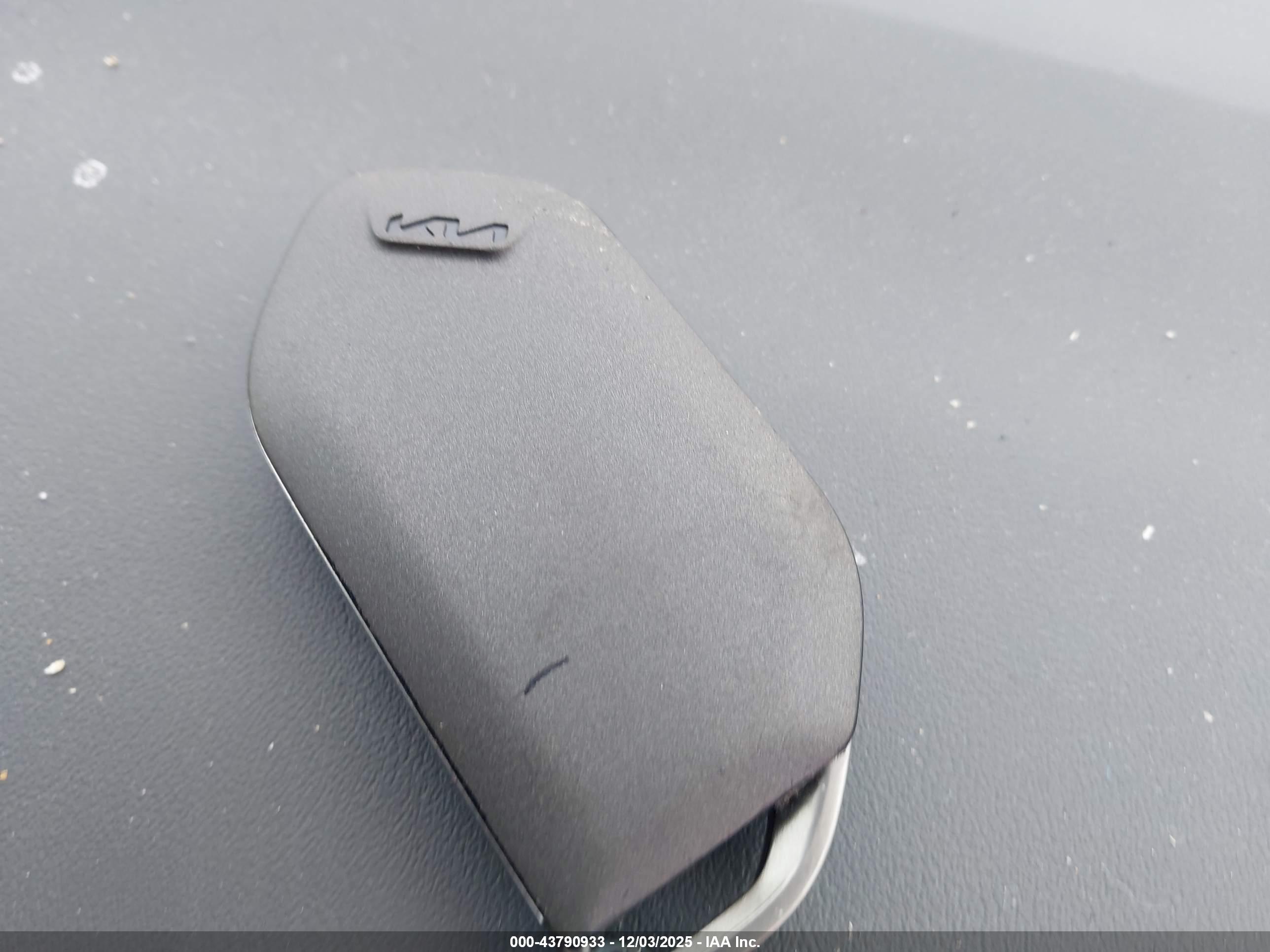 KIA K4 image 11