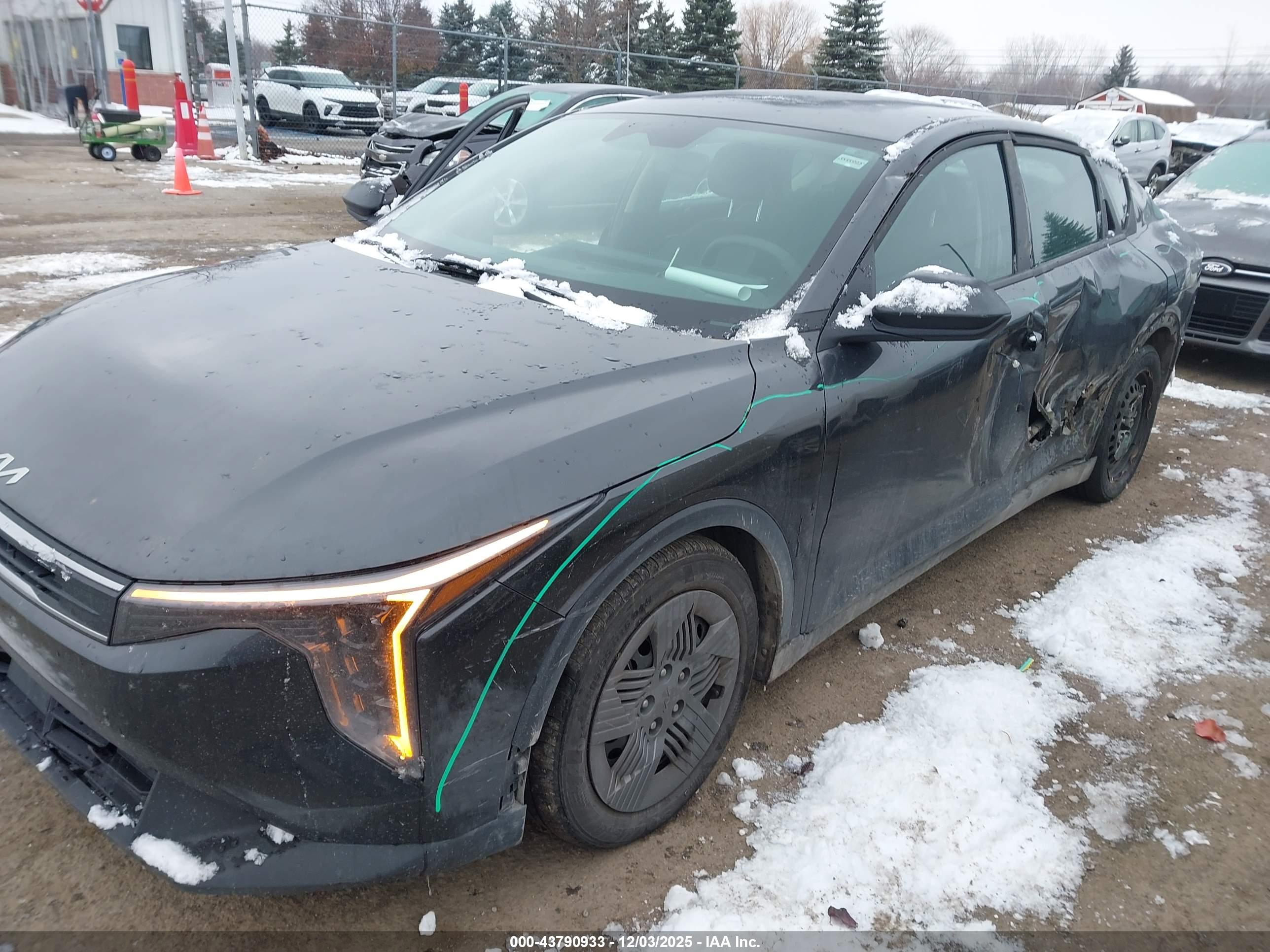 KIA K4 image 2