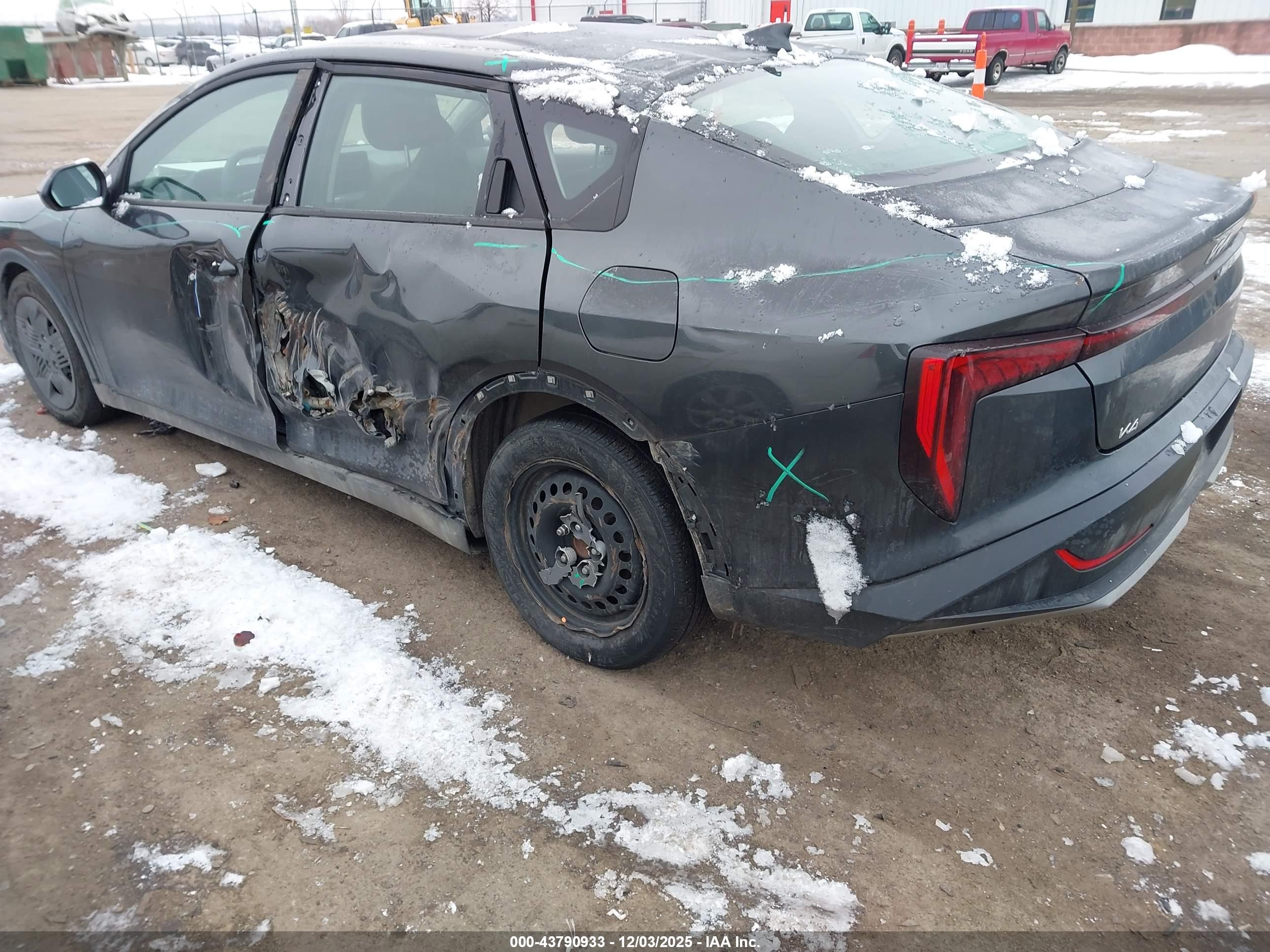 KIA K4 image 3