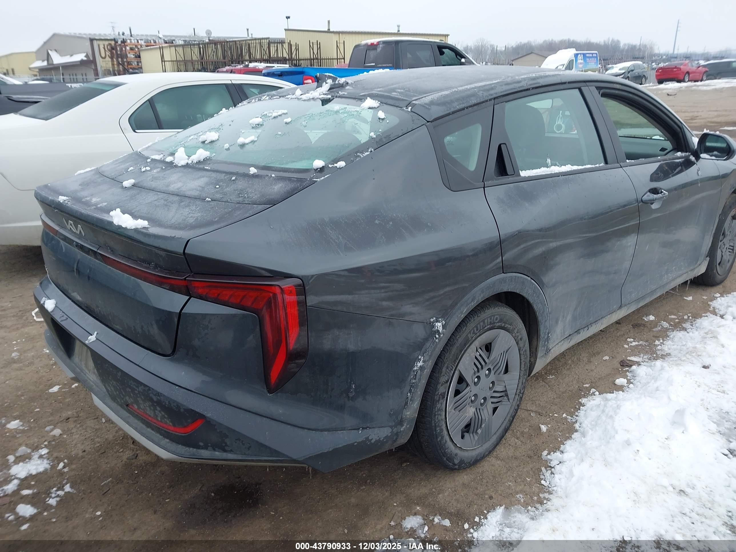 KIA K4 image 4