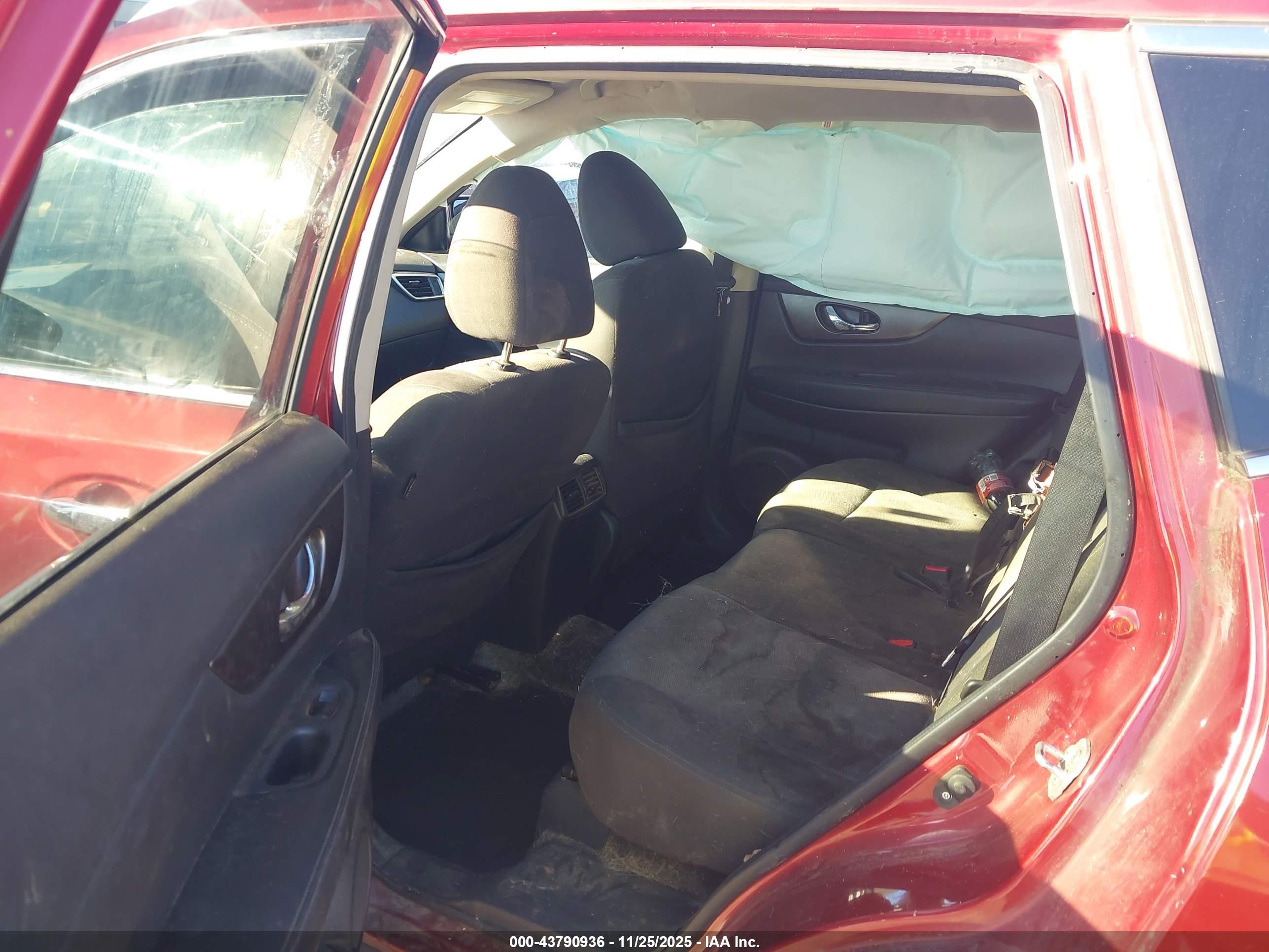 NISSAN ROGUE image 8