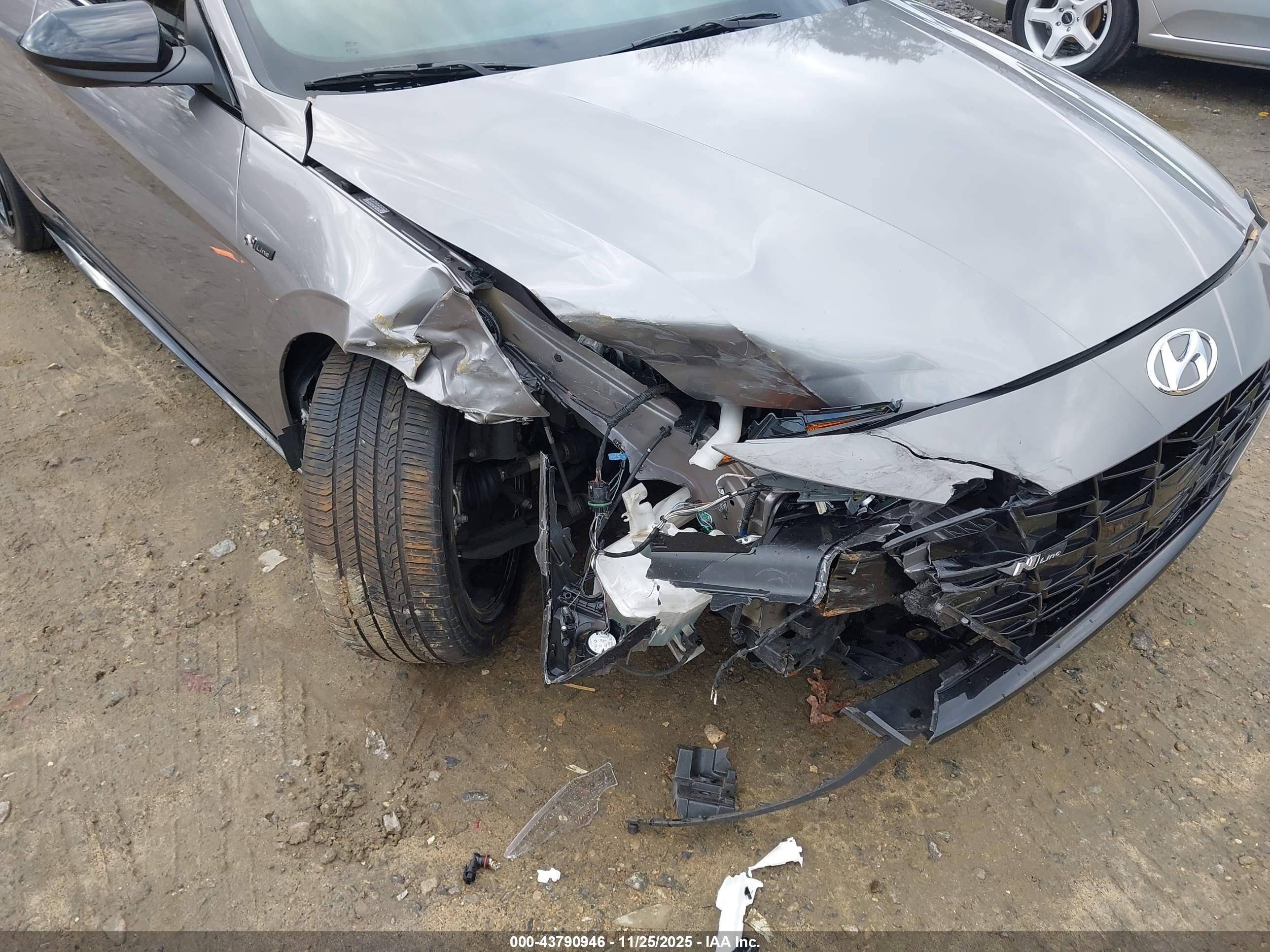 HYUNDAI ELANTRA image 6