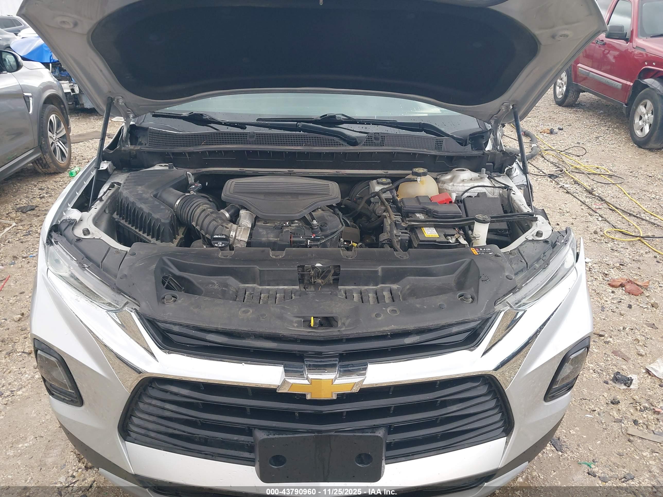 CHEVROLET BLAZER image 10