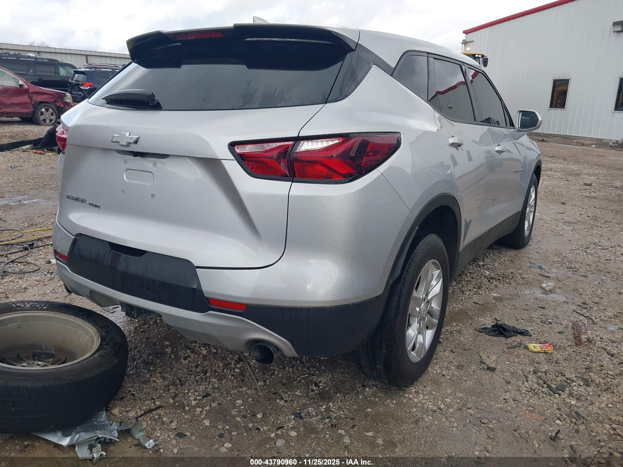 CHEVROLET BLAZER image 4