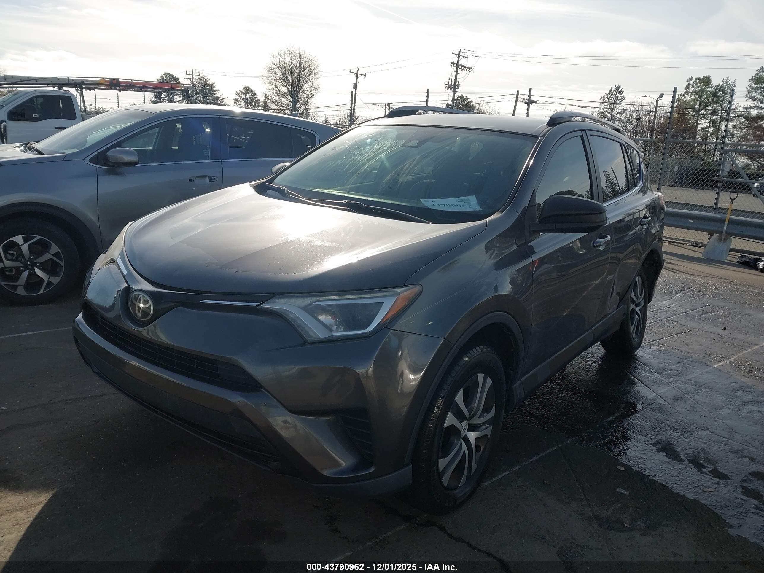 TOYOTA RAV4 image 2