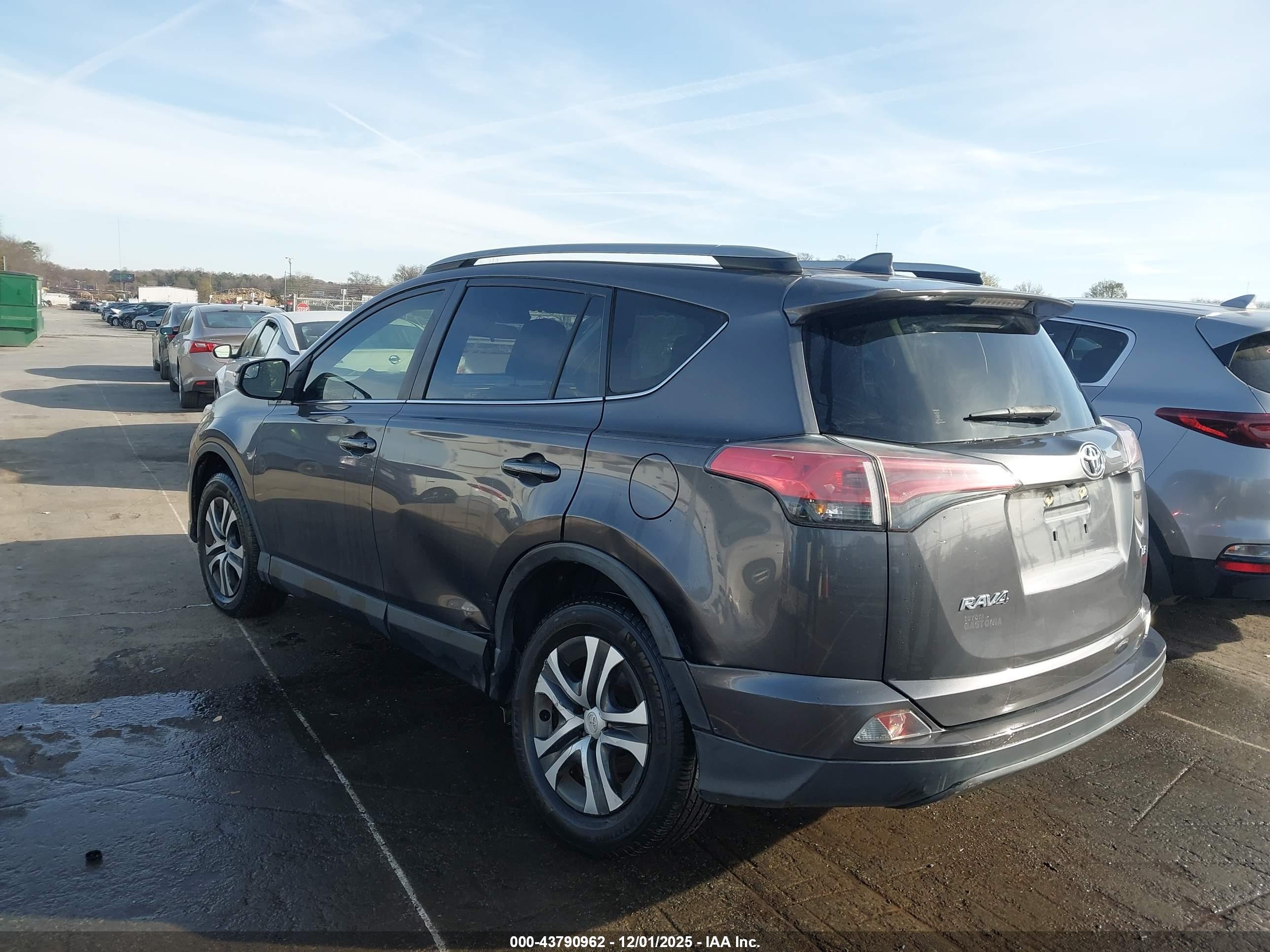 TOYOTA RAV4 image 3