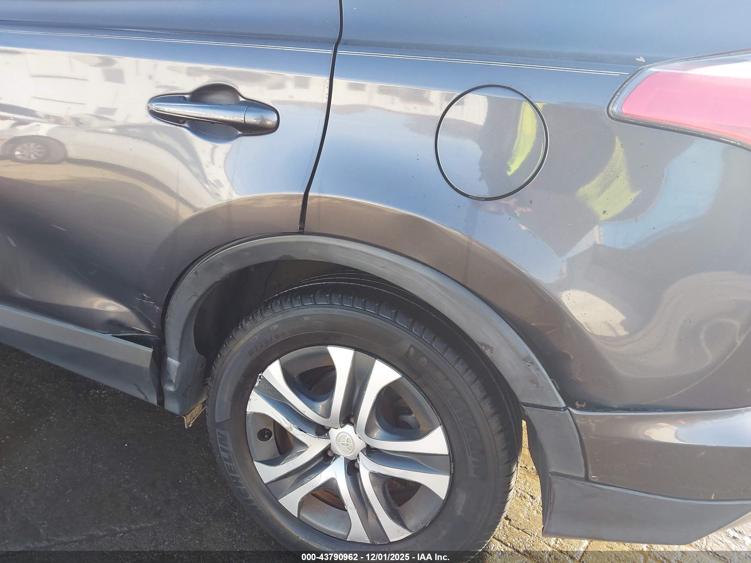 TOYOTA RAV4 image 6