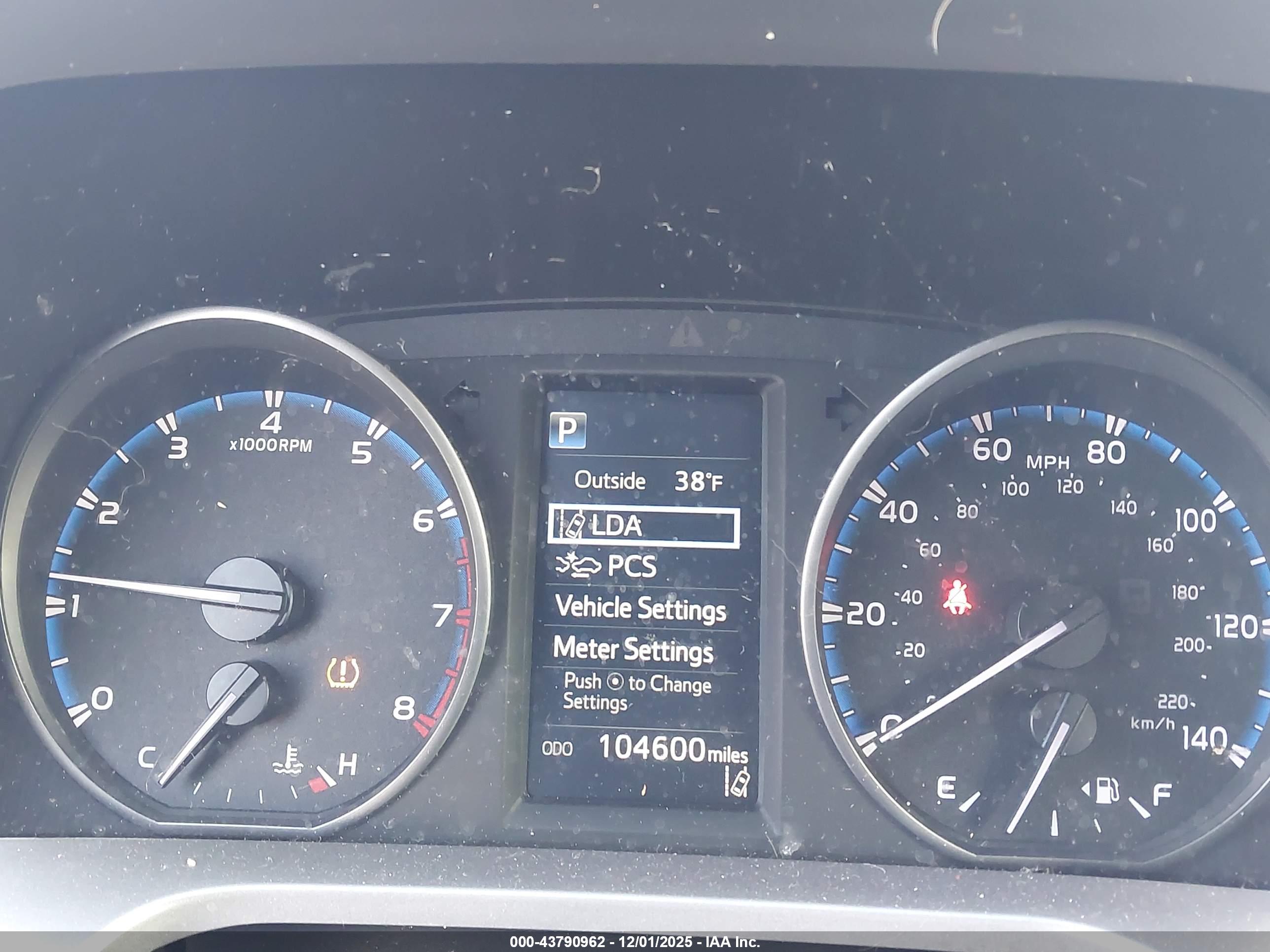 TOYOTA RAV4 image 7