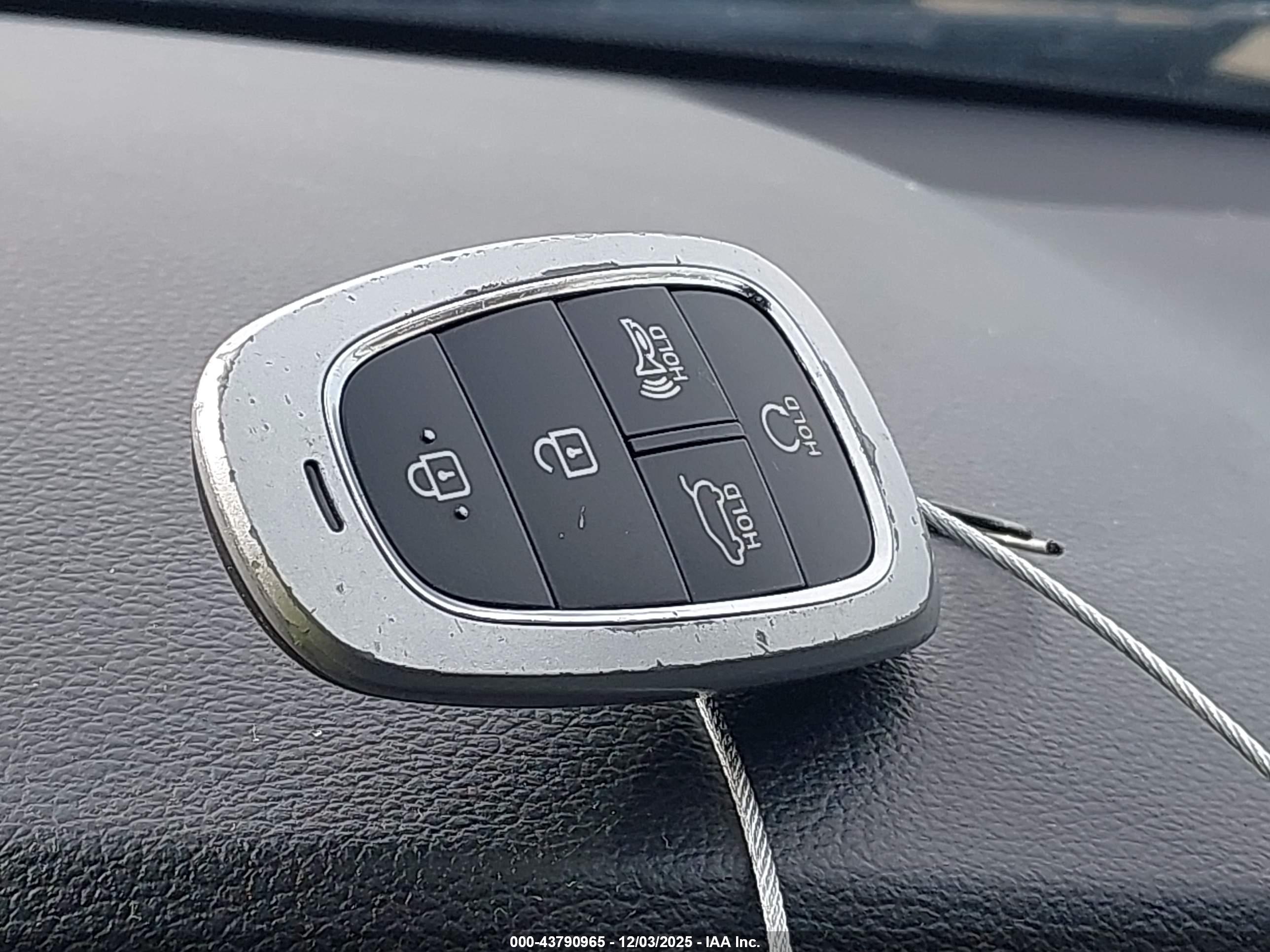 HYUNDAI SANTA image 11