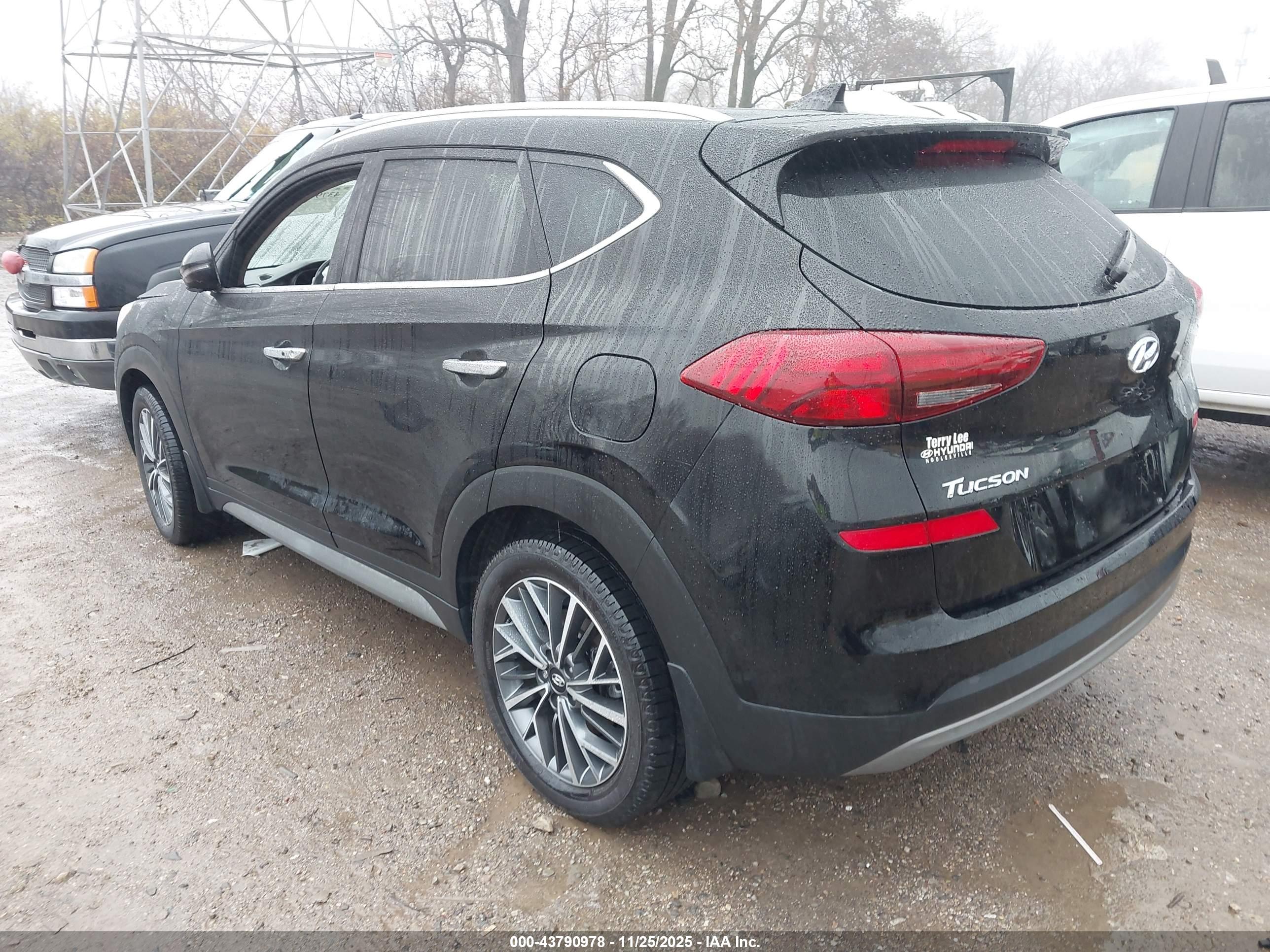 HYUNDAI TUCSON image 3