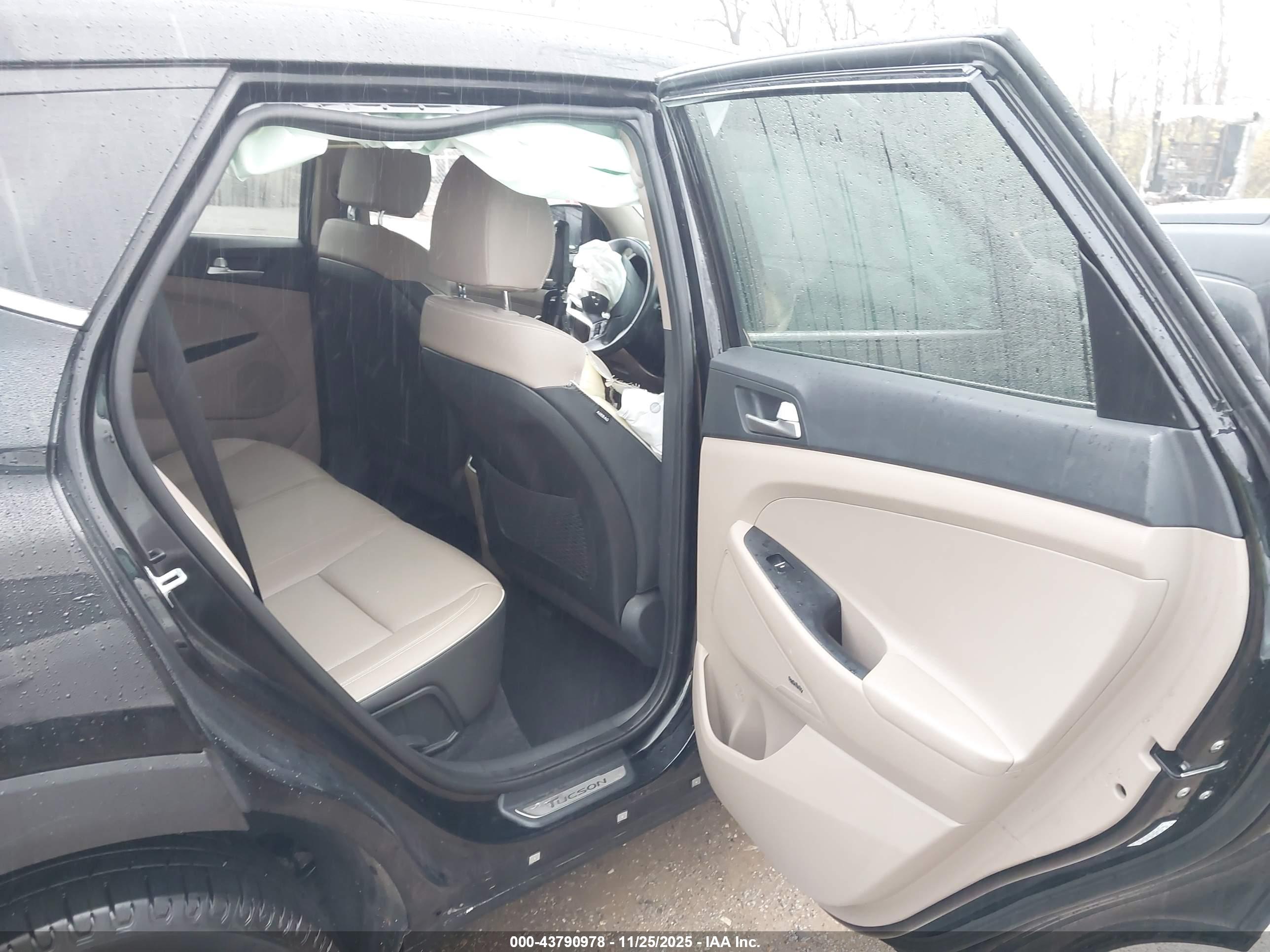 HYUNDAI TUCSON image 8
