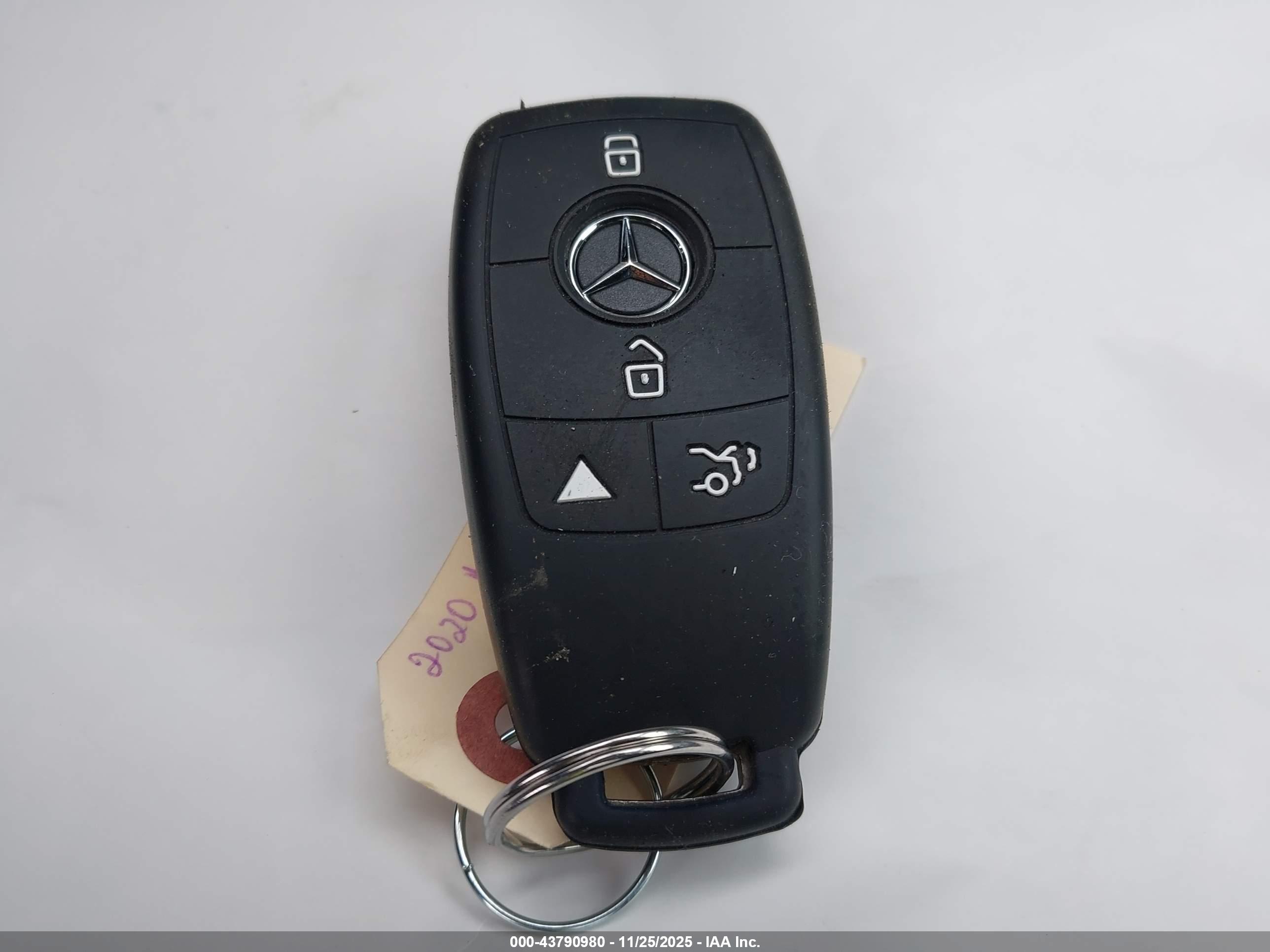 MERCEDES-BENZ GLB image 11