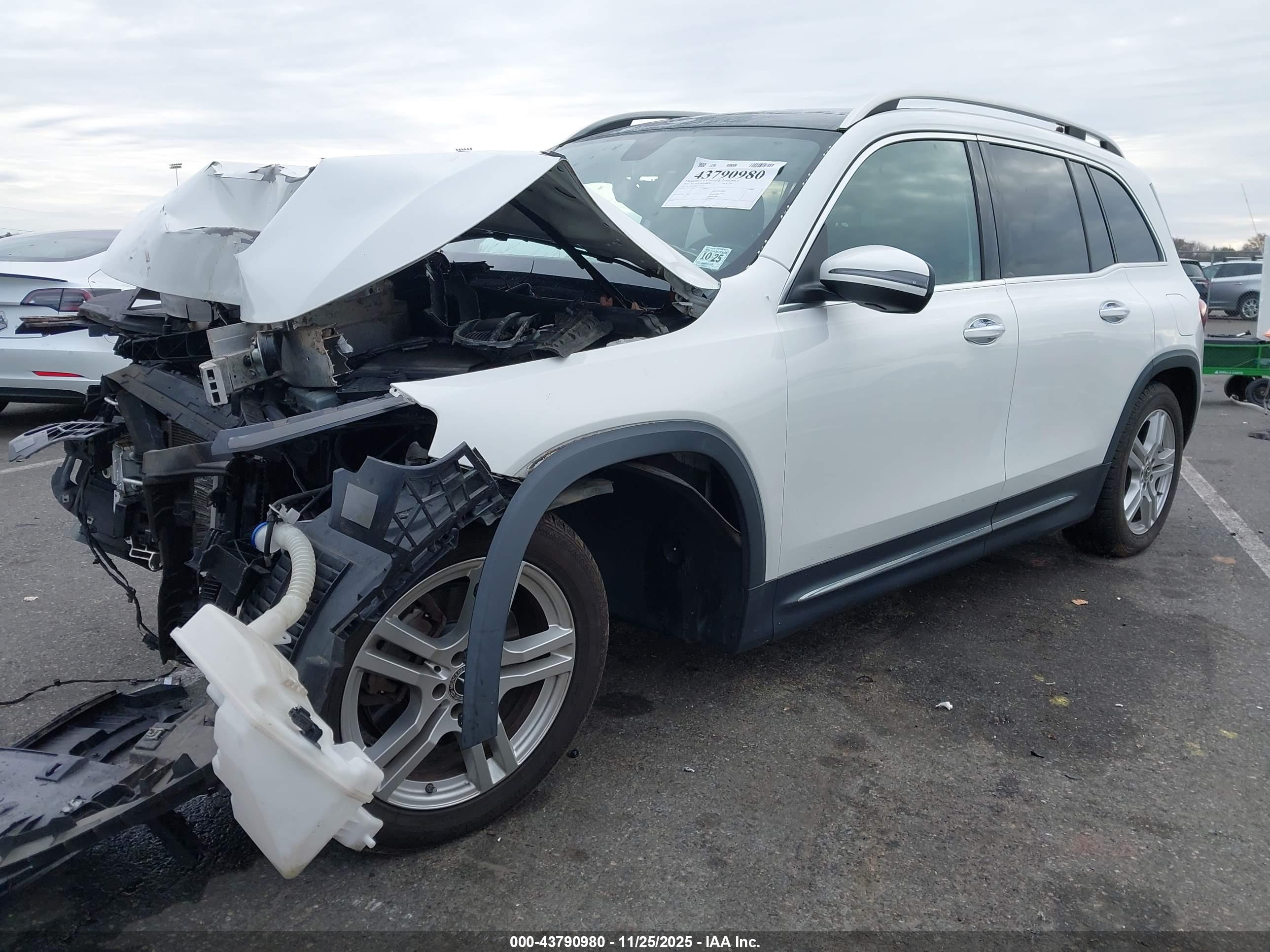 MERCEDES-BENZ GLB image 2
