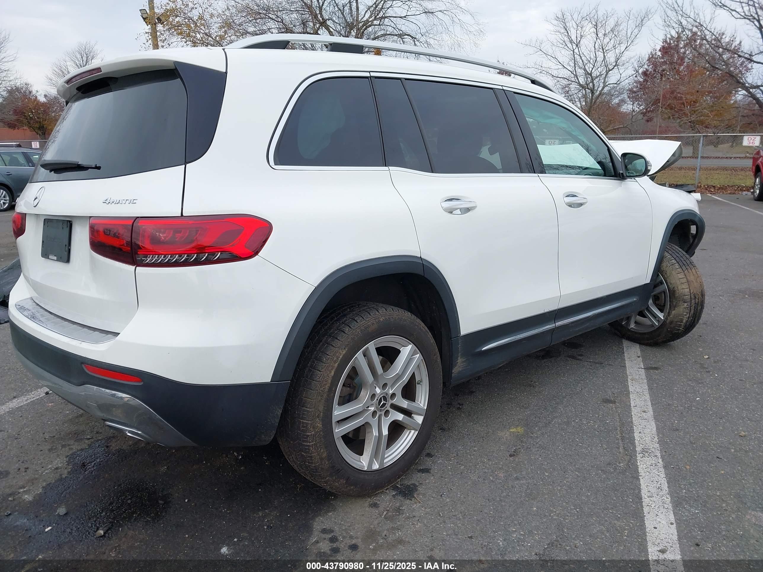 MERCEDES-BENZ GLB image 4