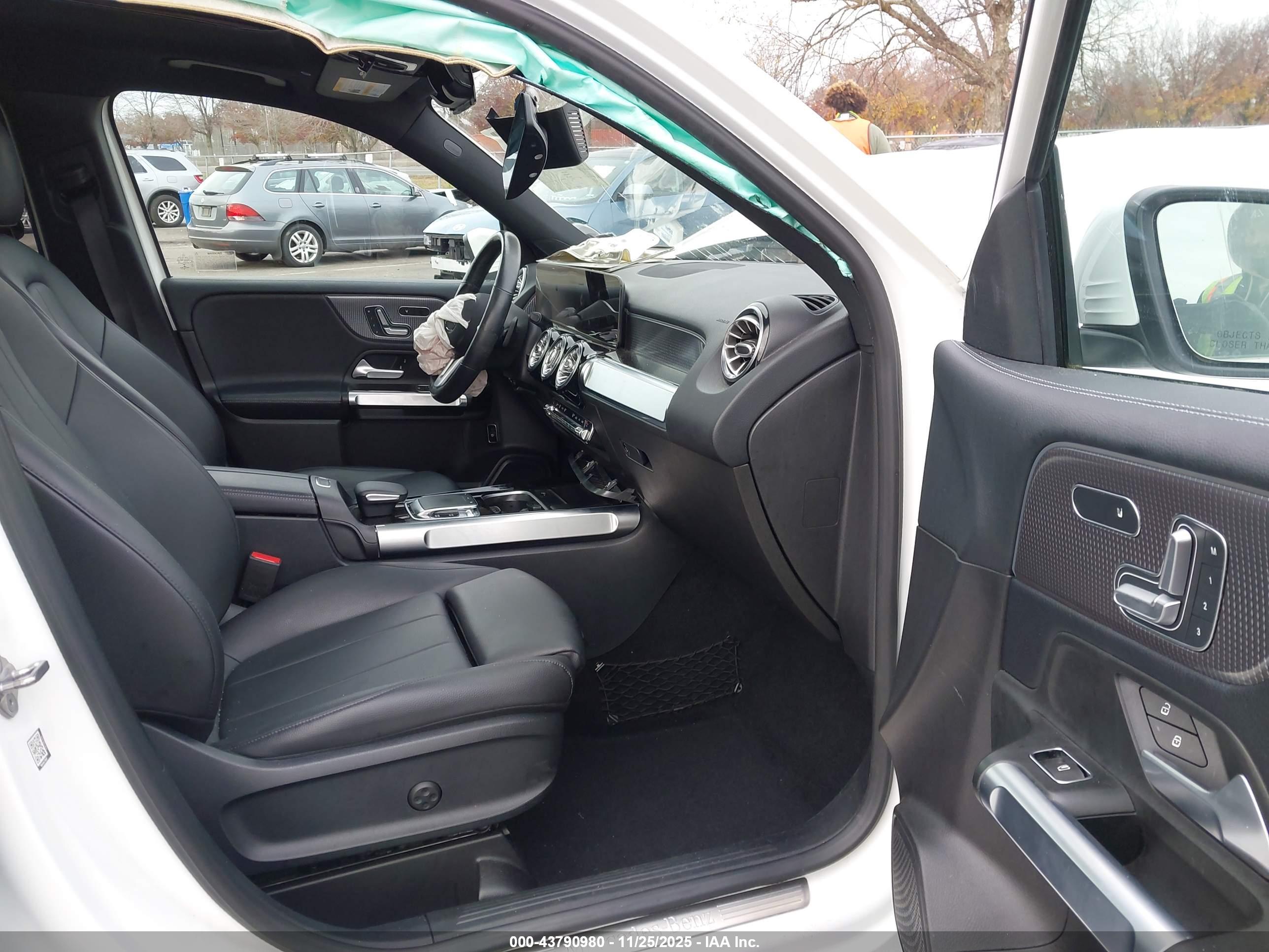MERCEDES-BENZ GLB image 5