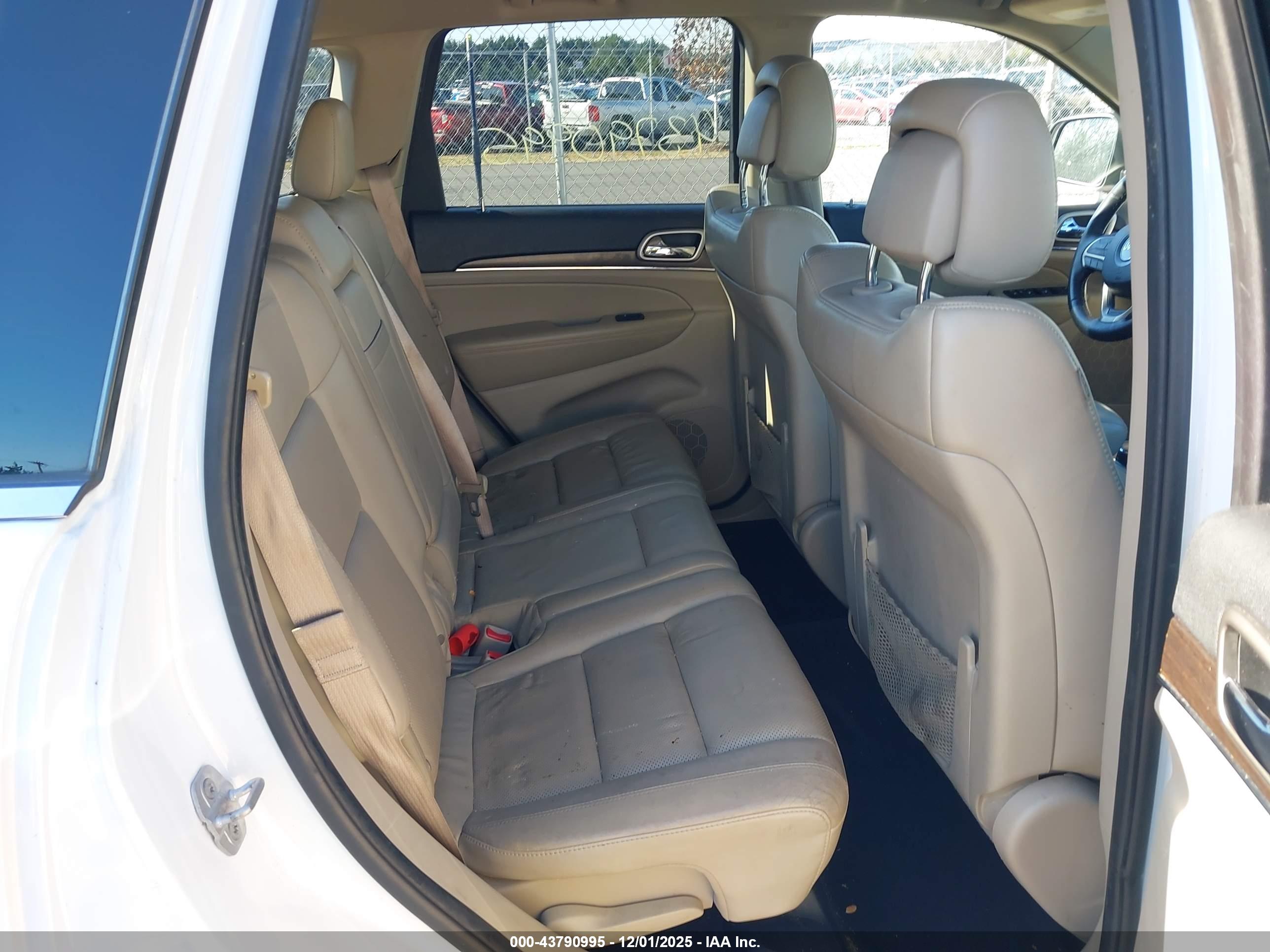 JEEP GRAND image 8