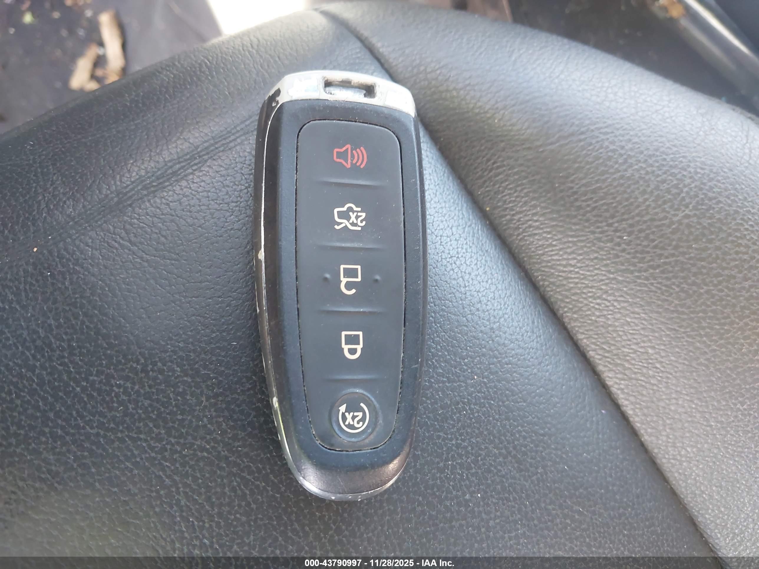 FORD ESCAPE image 11