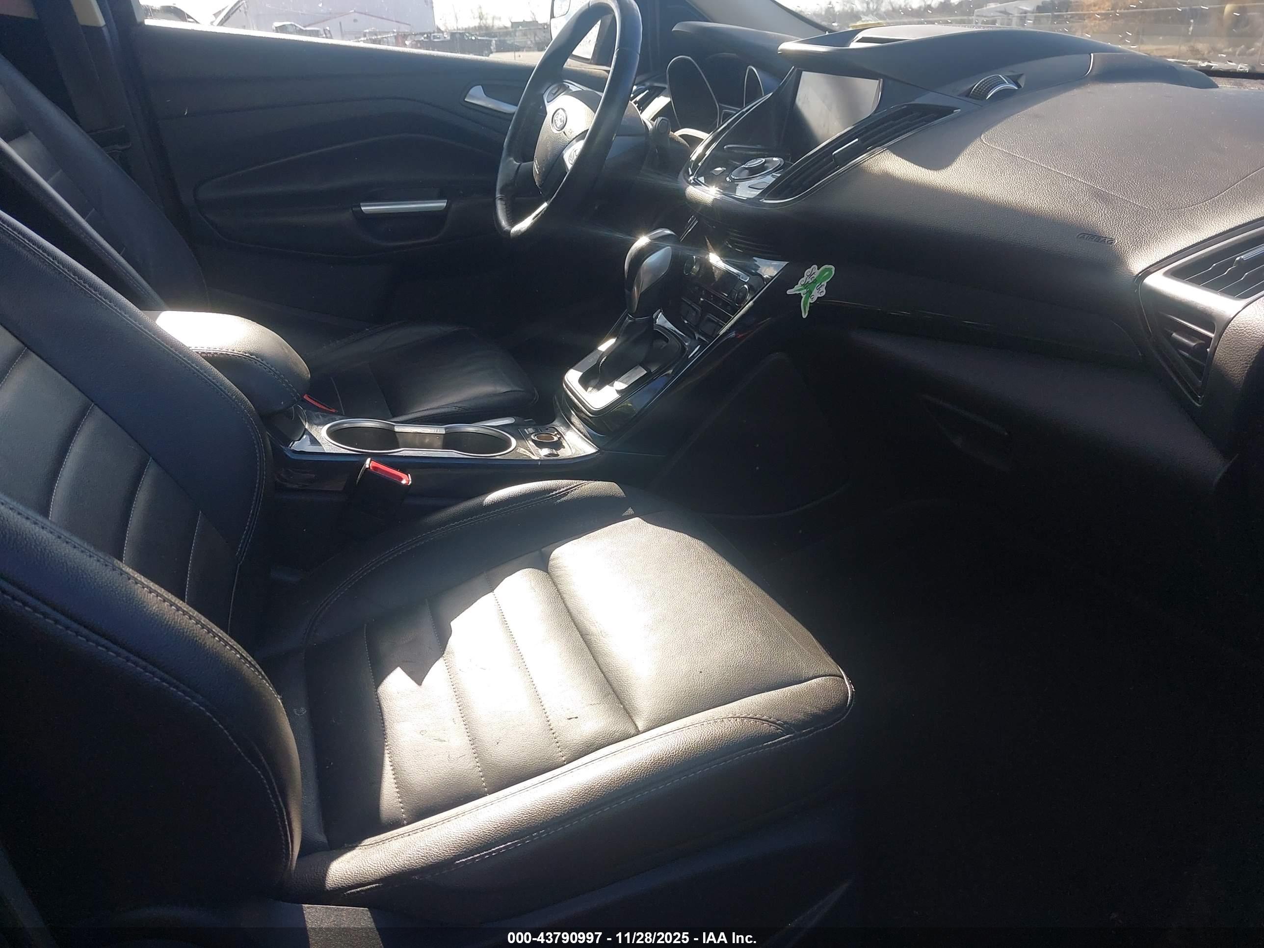 FORD ESCAPE image 5