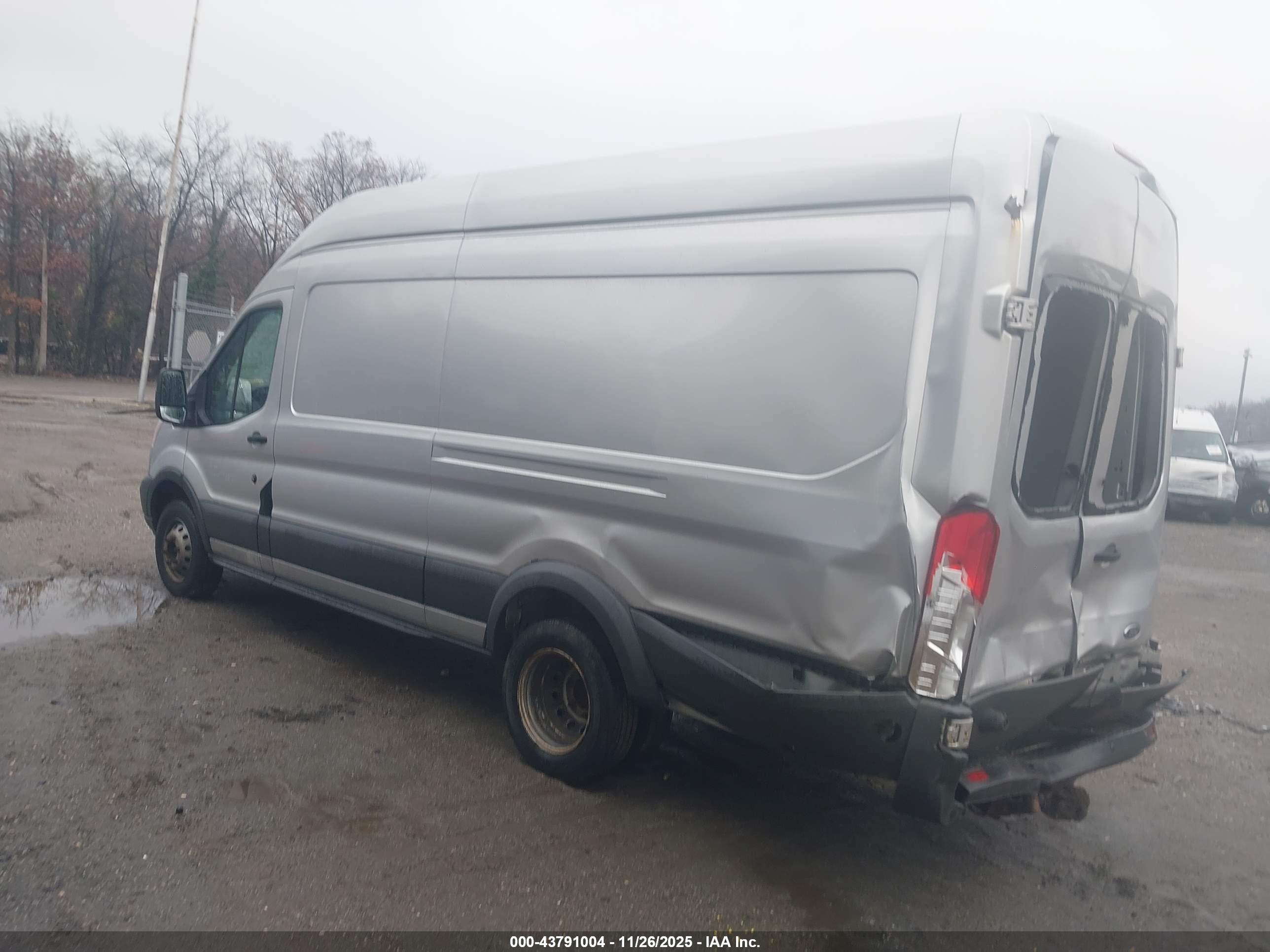 FORD TRANSIT-350 image 3