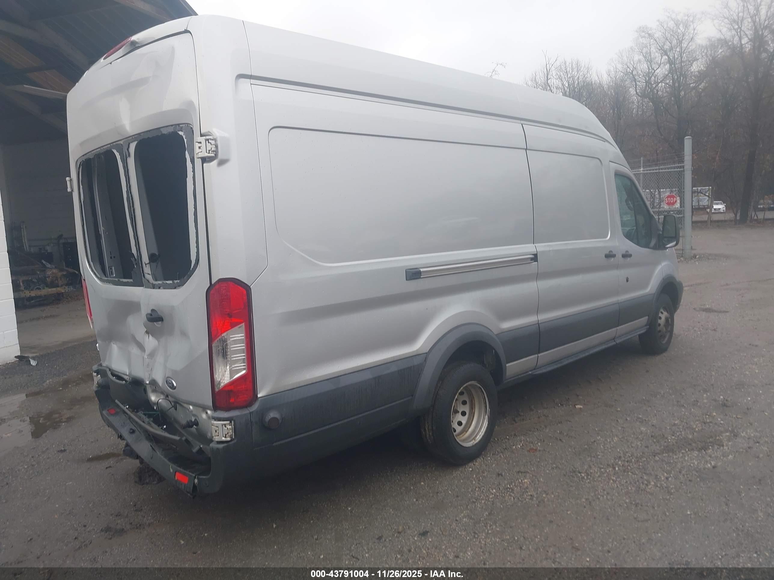 FORD TRANSIT-350 image 4