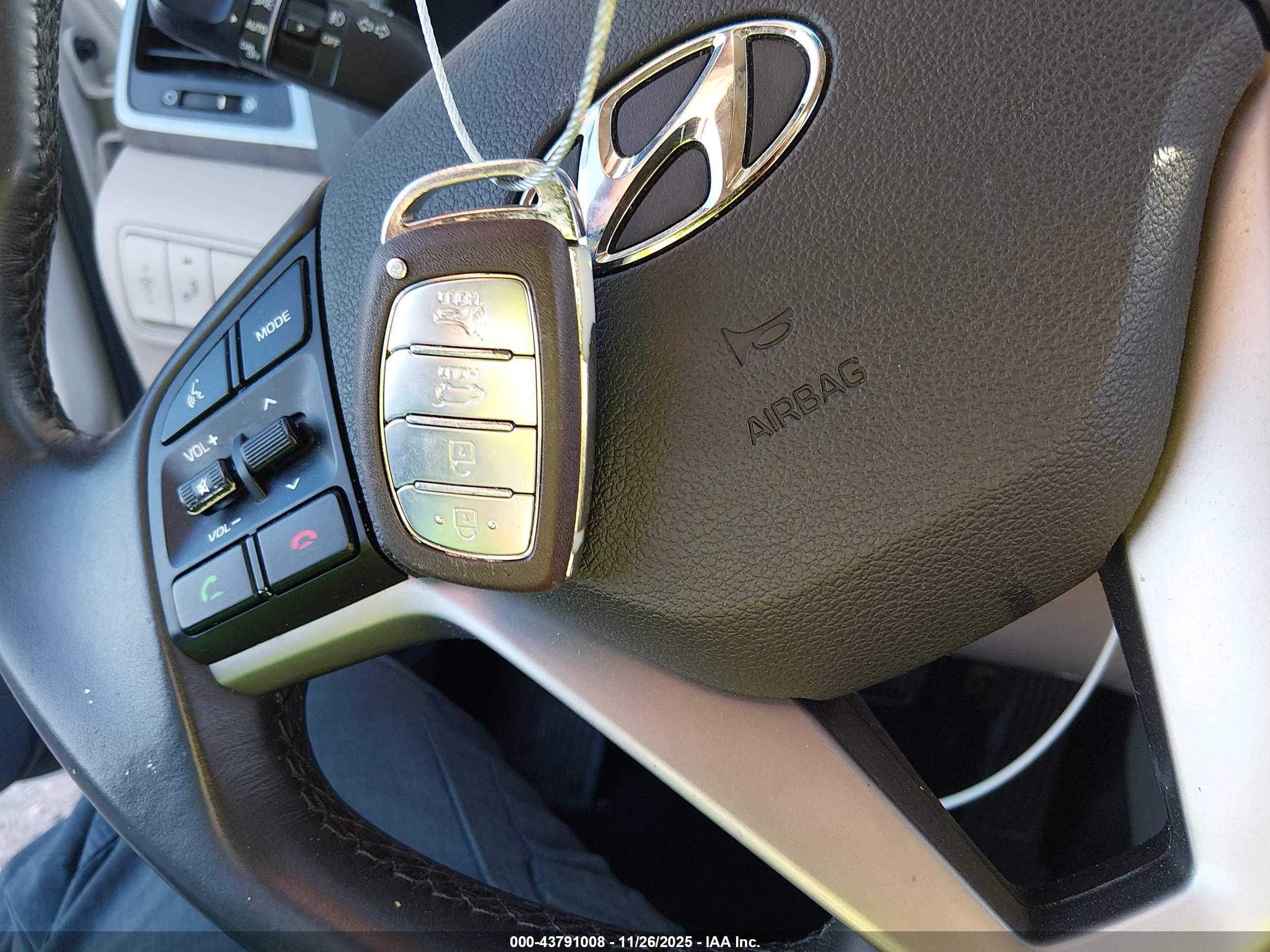 HYUNDAI TUCSON image 11
