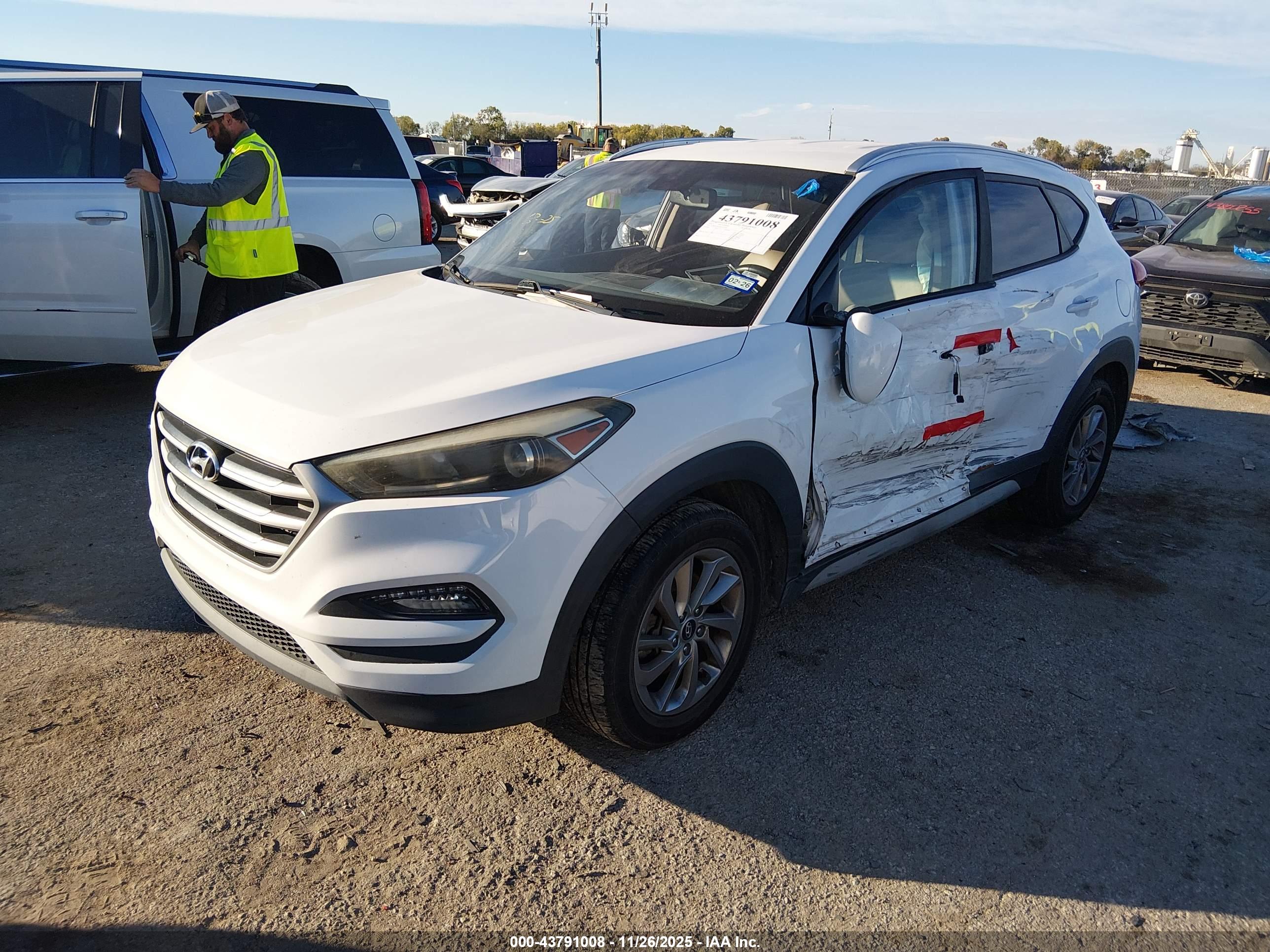HYUNDAI TUCSON image 2