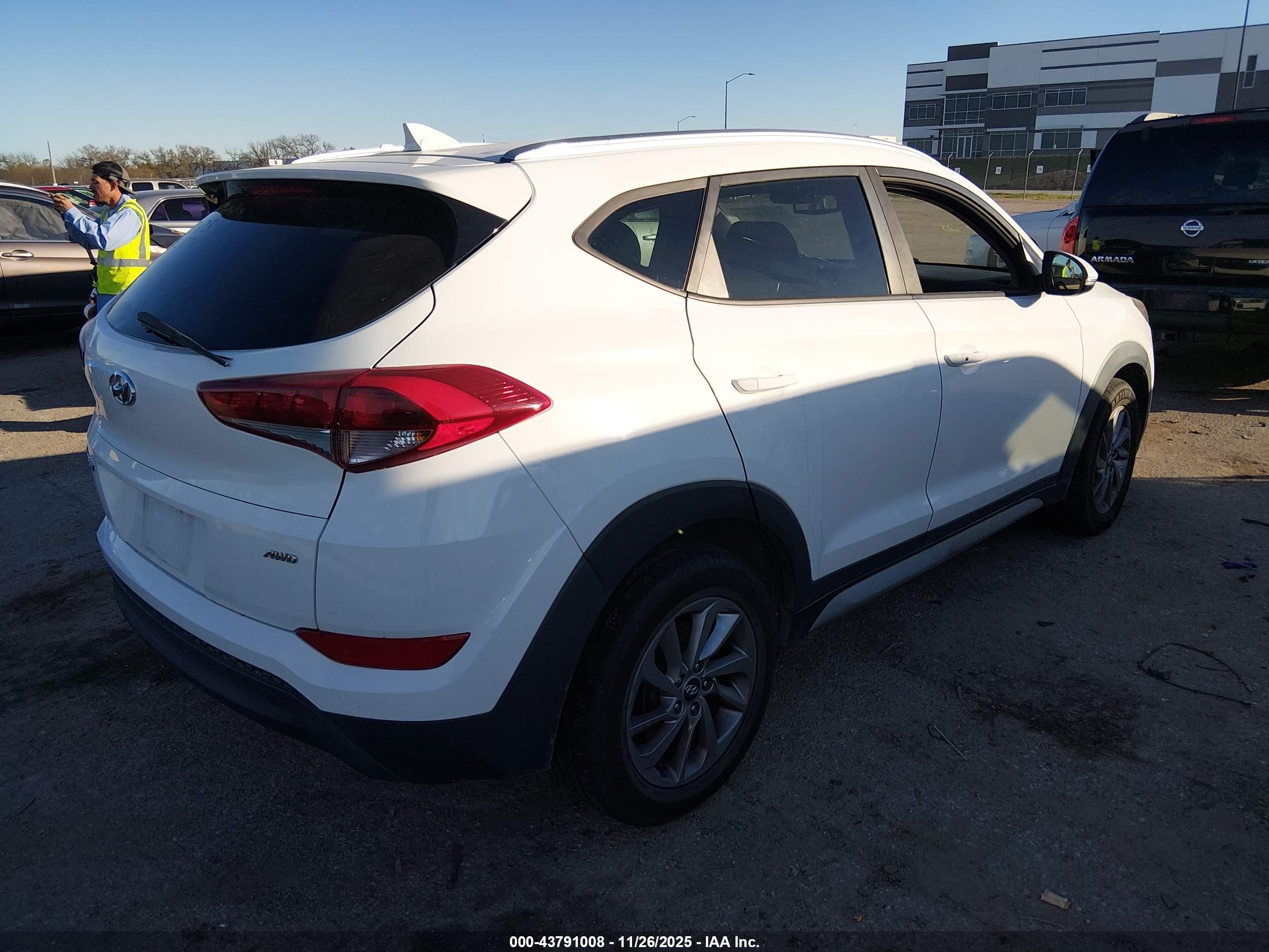 HYUNDAI TUCSON image 4