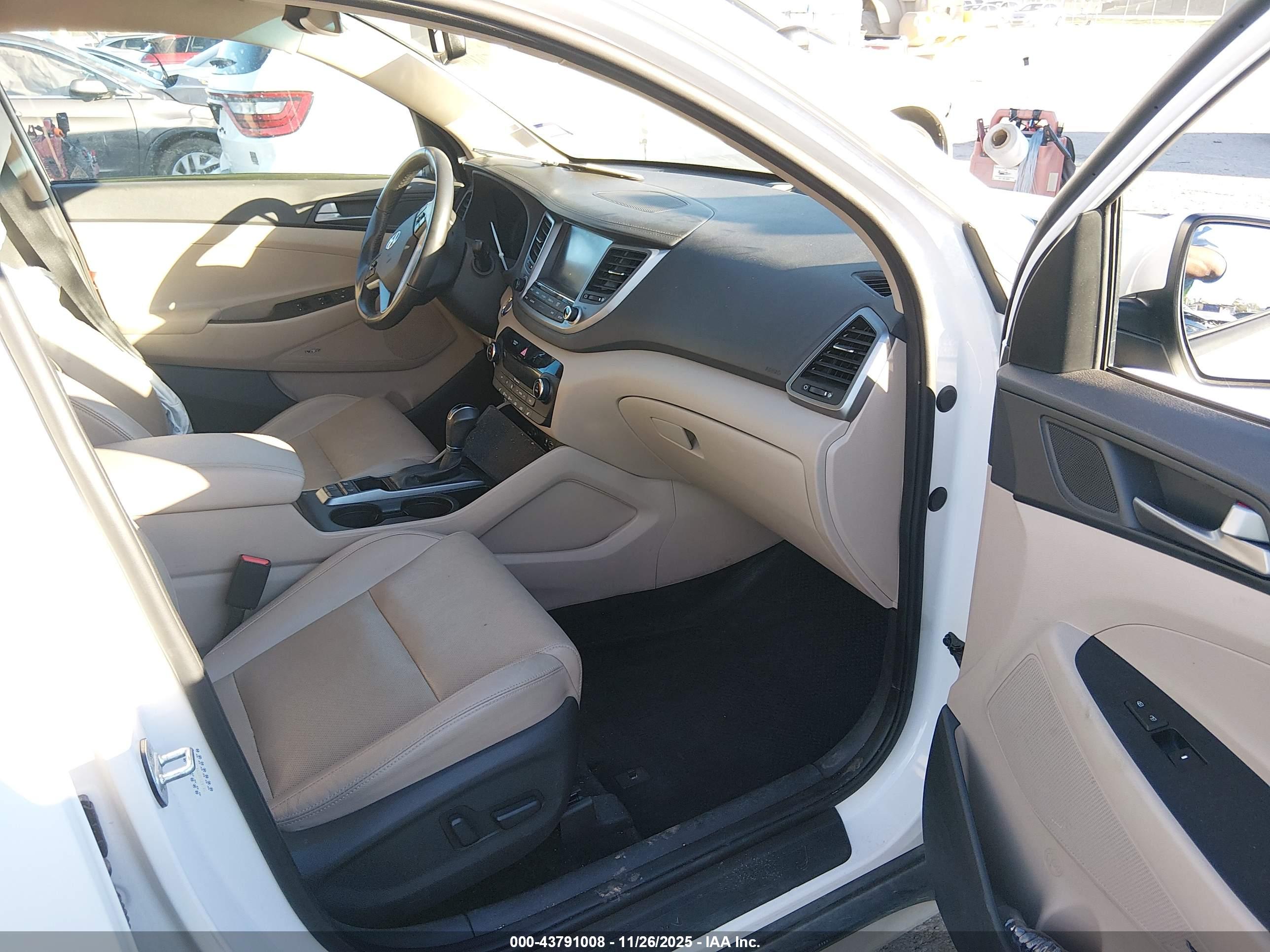 HYUNDAI TUCSON image 5