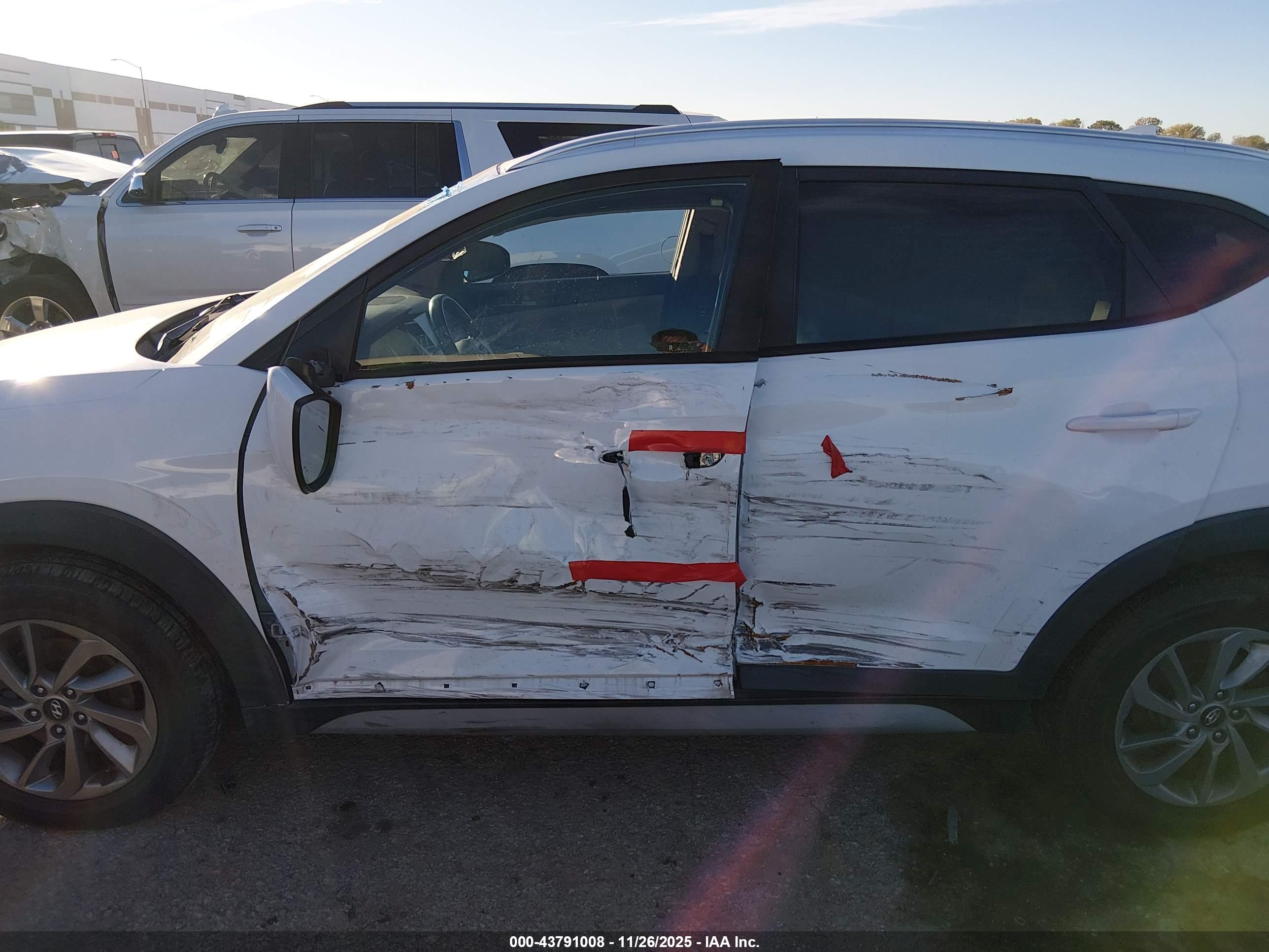 HYUNDAI TUCSON image 6