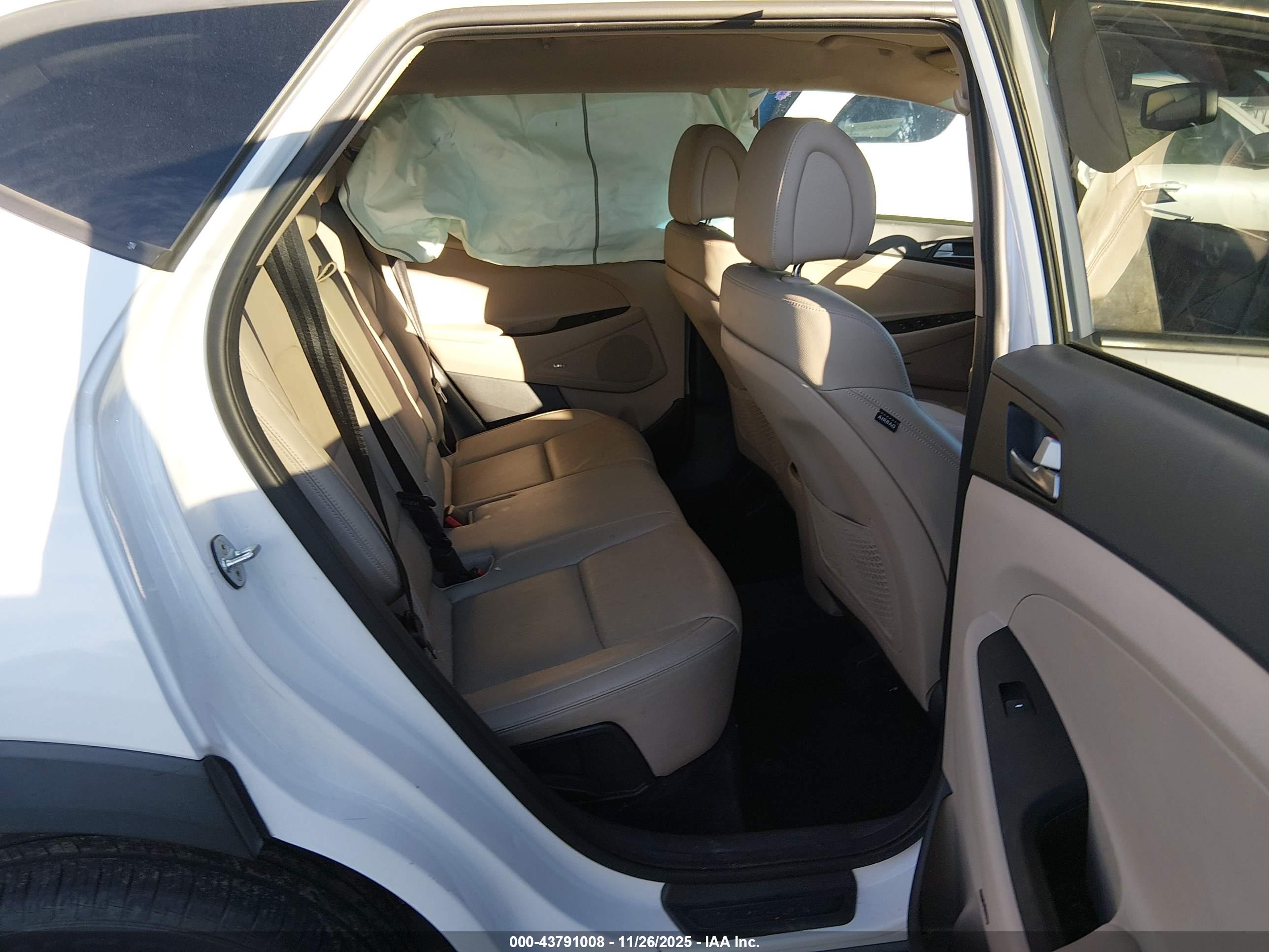 HYUNDAI TUCSON image 8