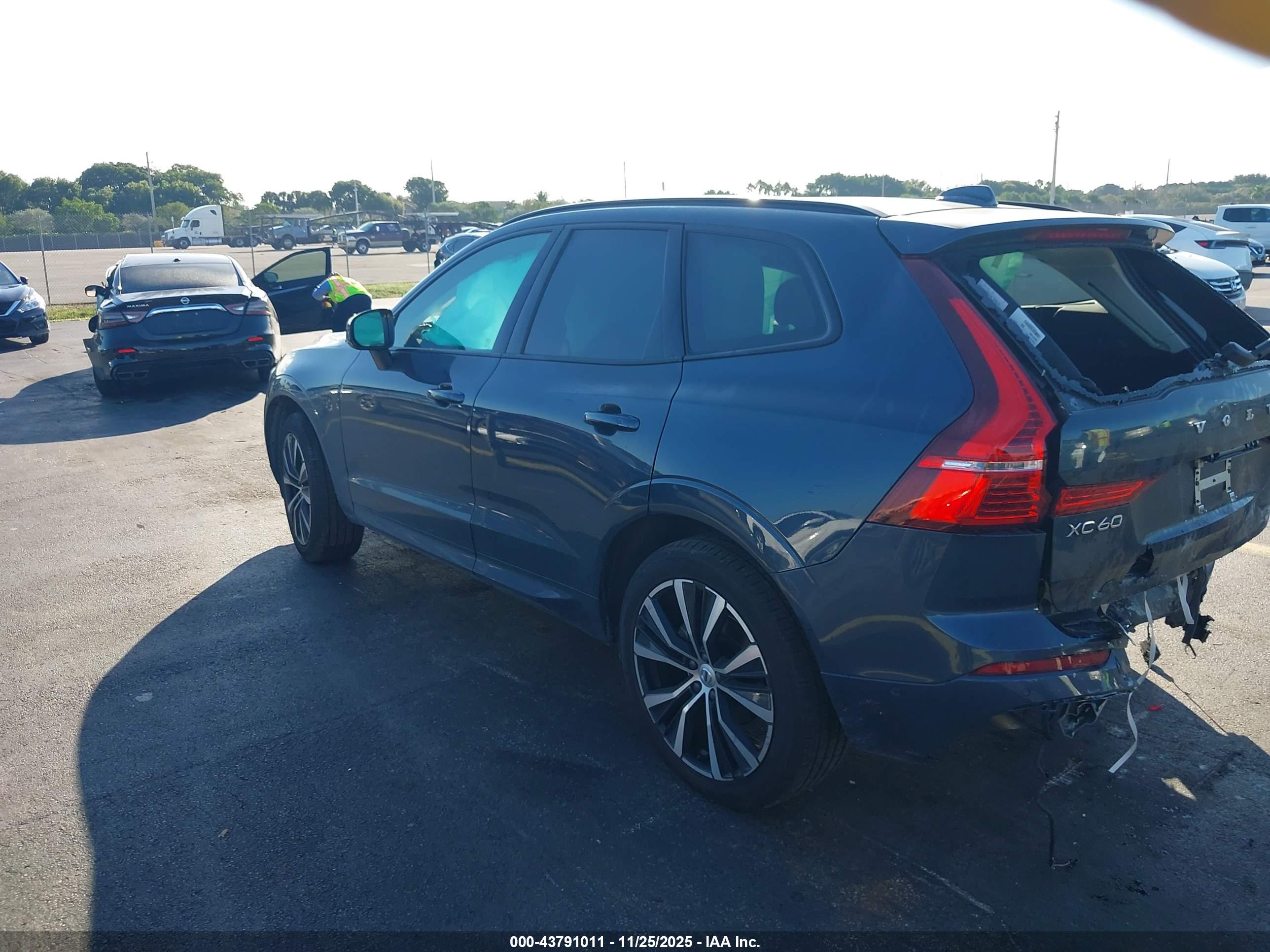 VOLVO XC60 image 3