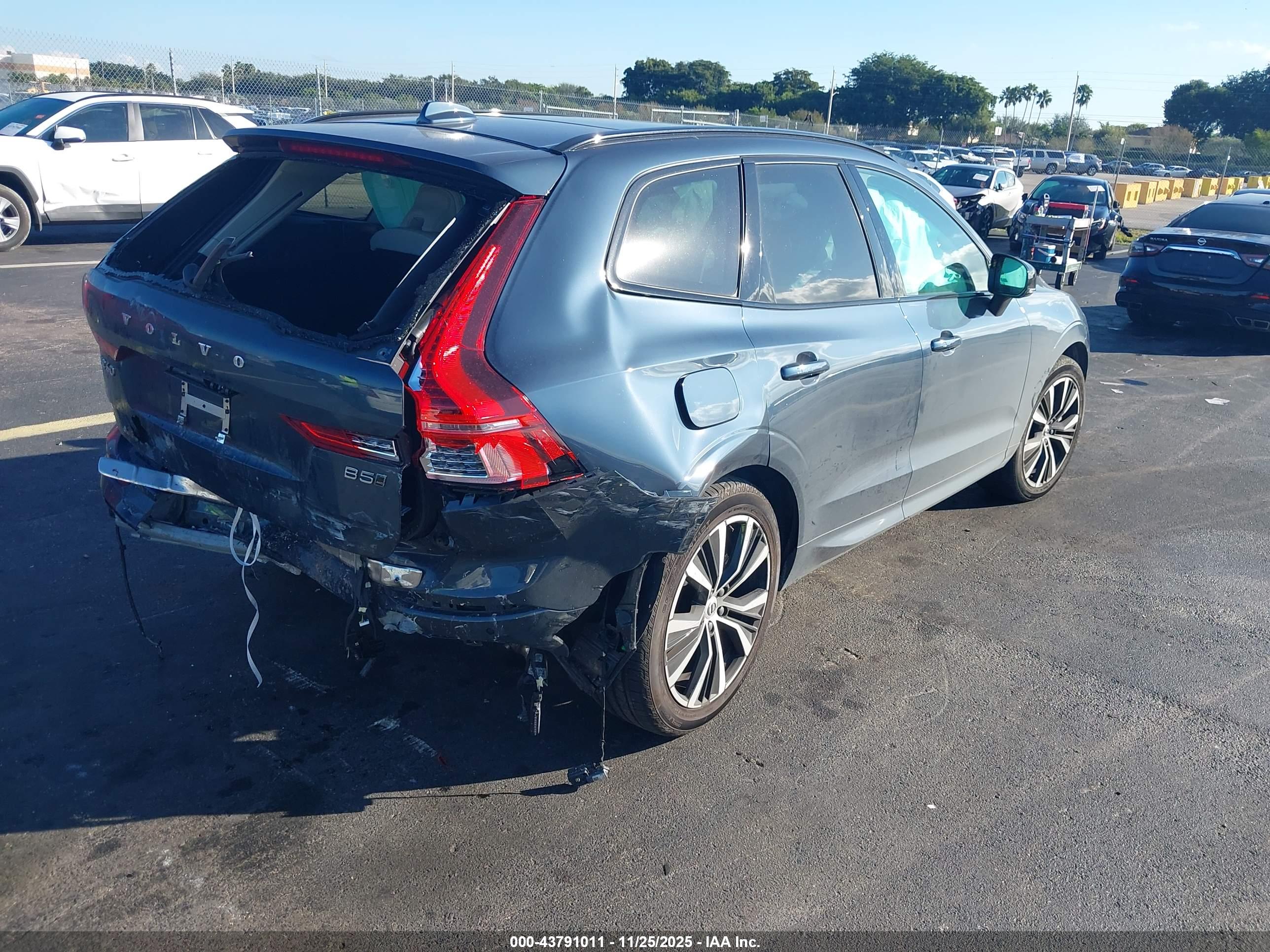 VOLVO XC60 image 4