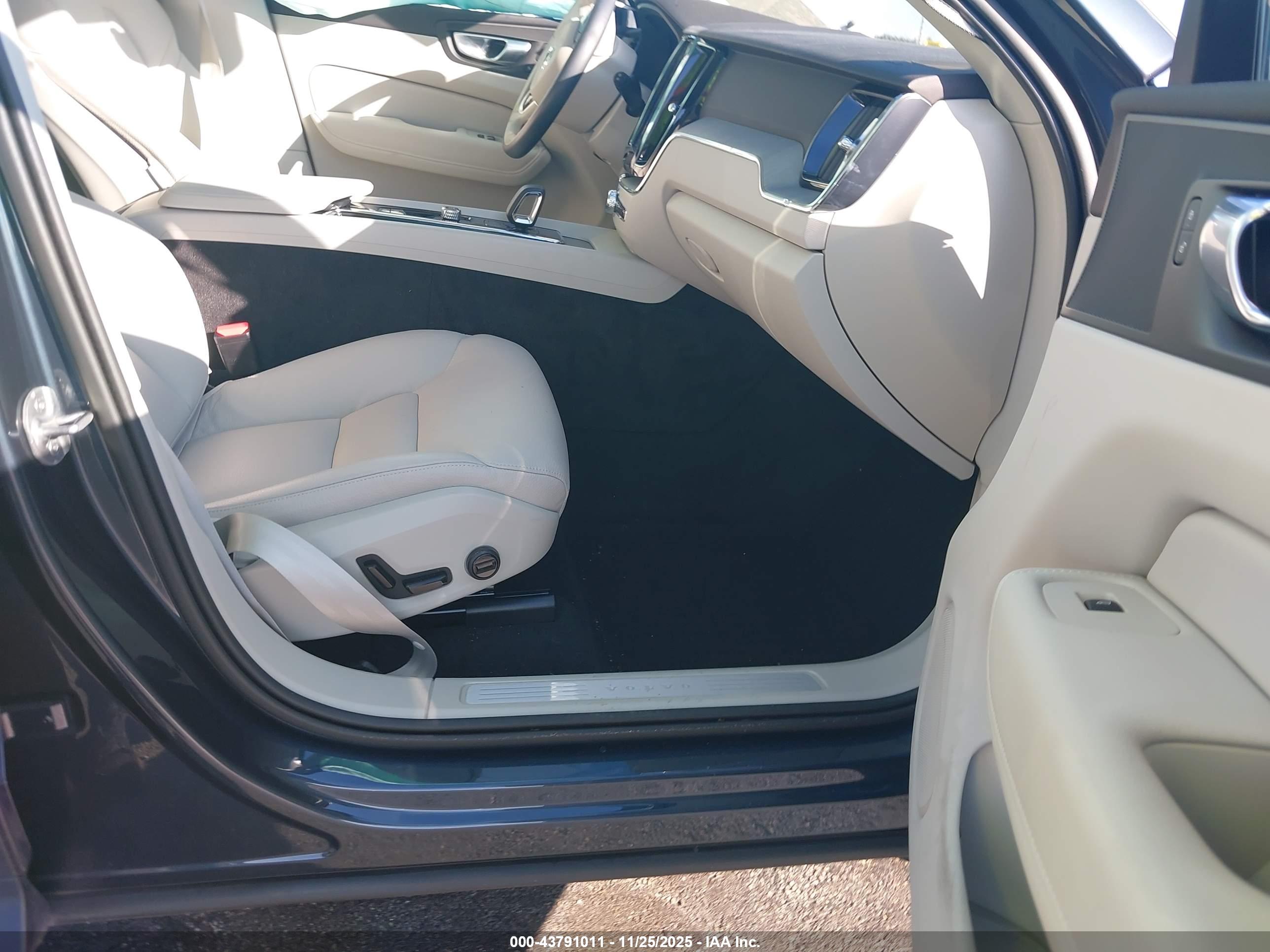 VOLVO XC60 image 5