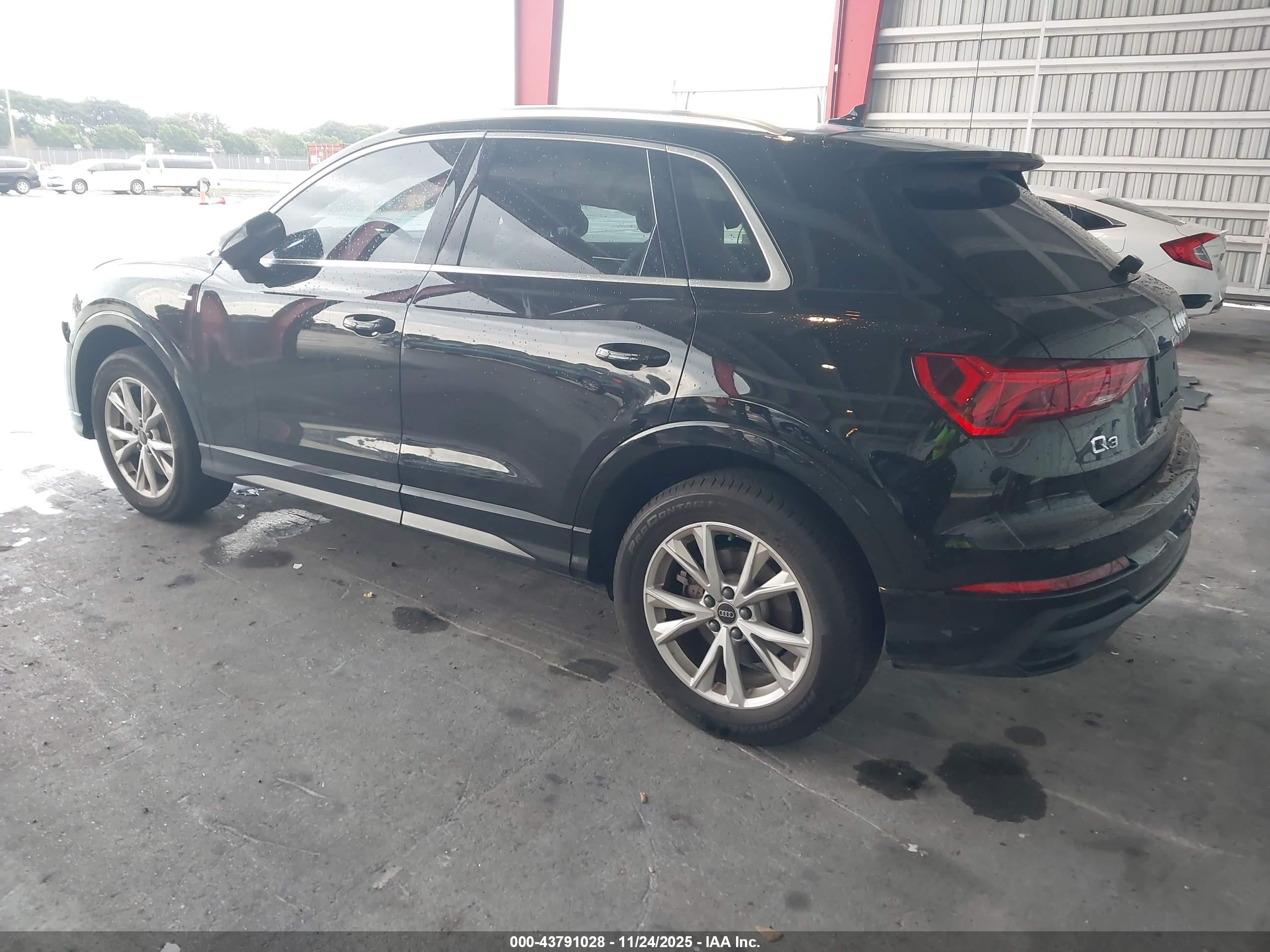 AUDI Q3 image 3