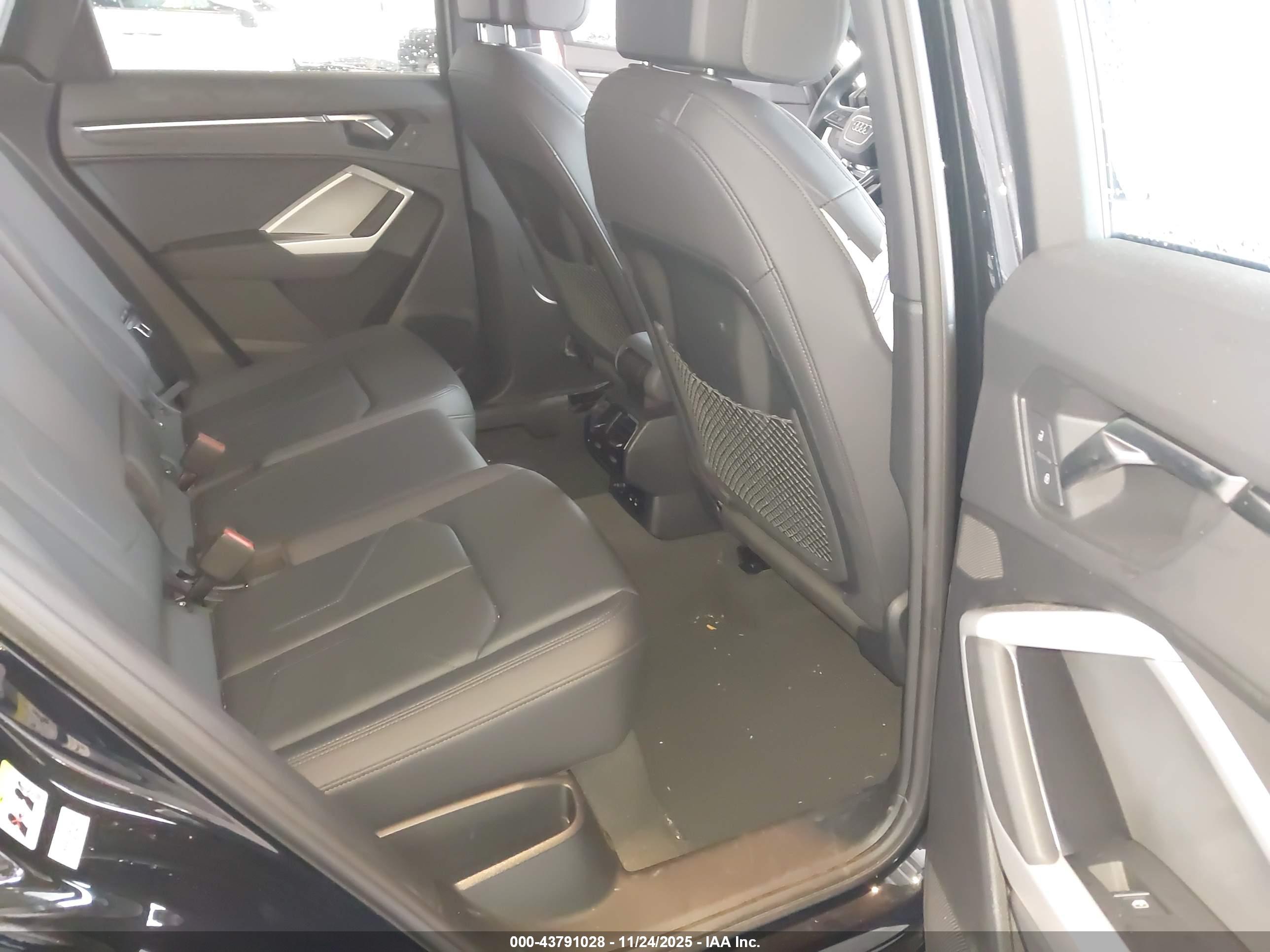 AUDI Q3 image 8