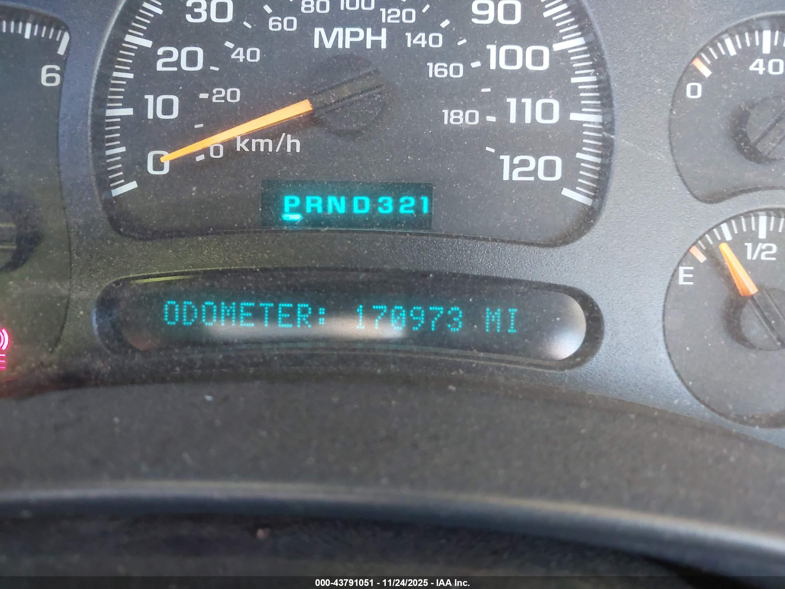 CHEVROLET SILVERADO image 7