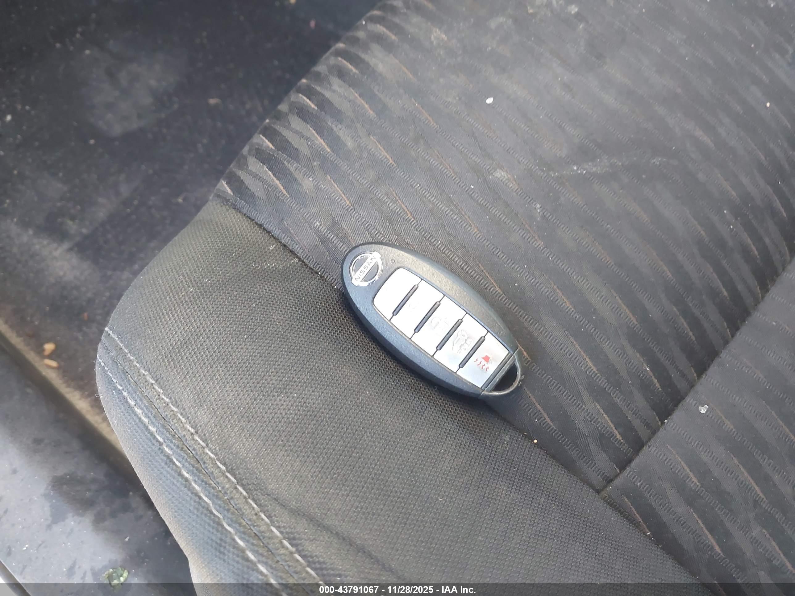 NISSAN ROGUE image 11