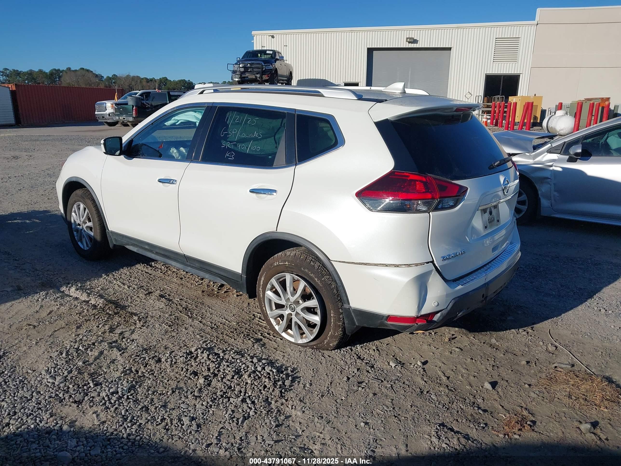 NISSAN ROGUE image 3