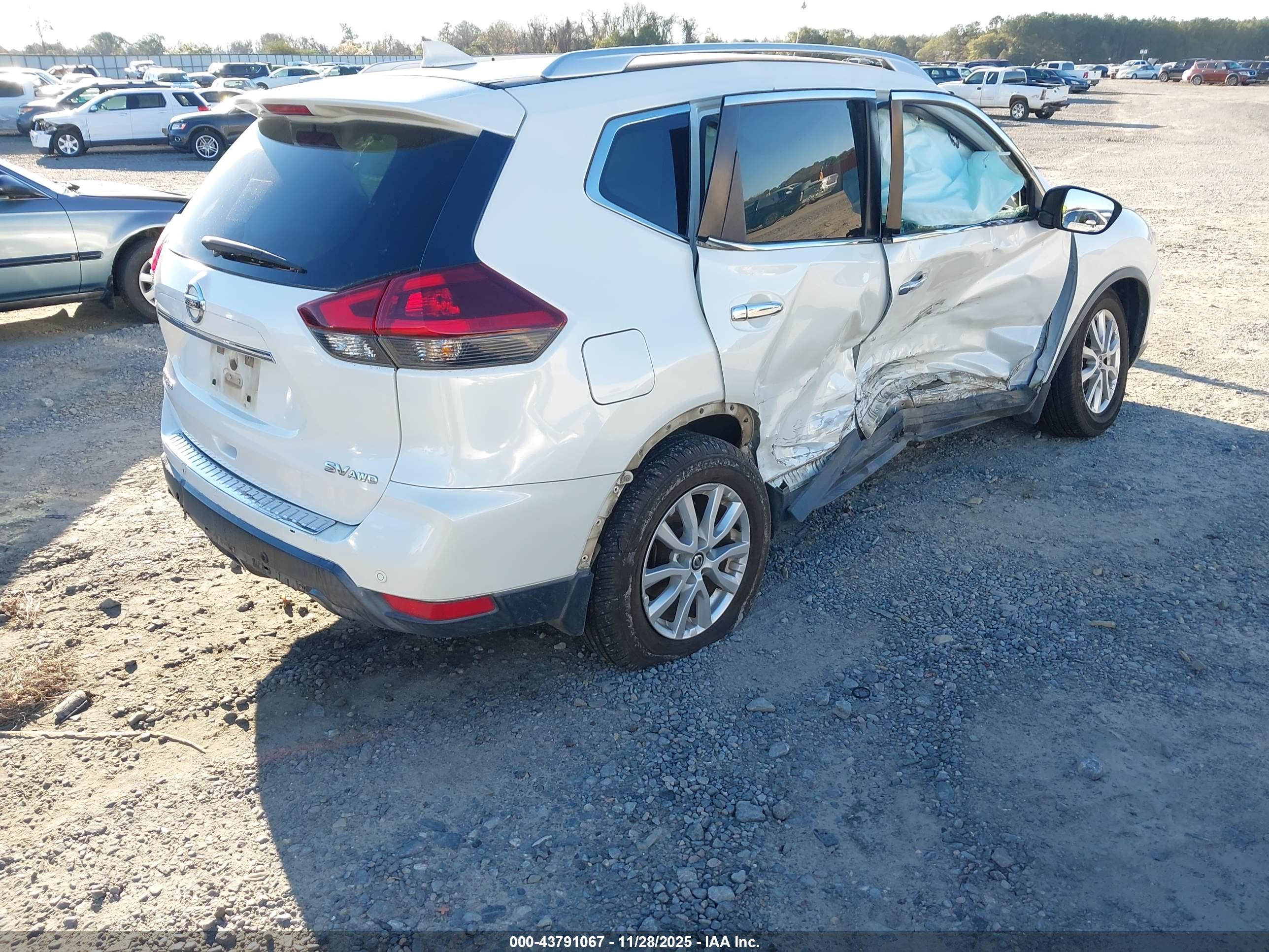NISSAN ROGUE image 4